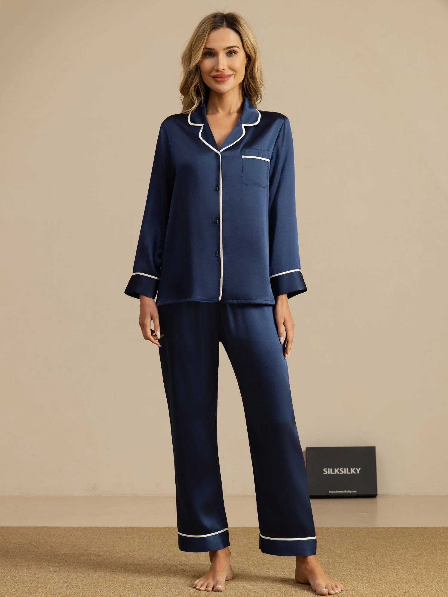 100% Morbær Silke Klassisk Pyjamassæt - Image 35