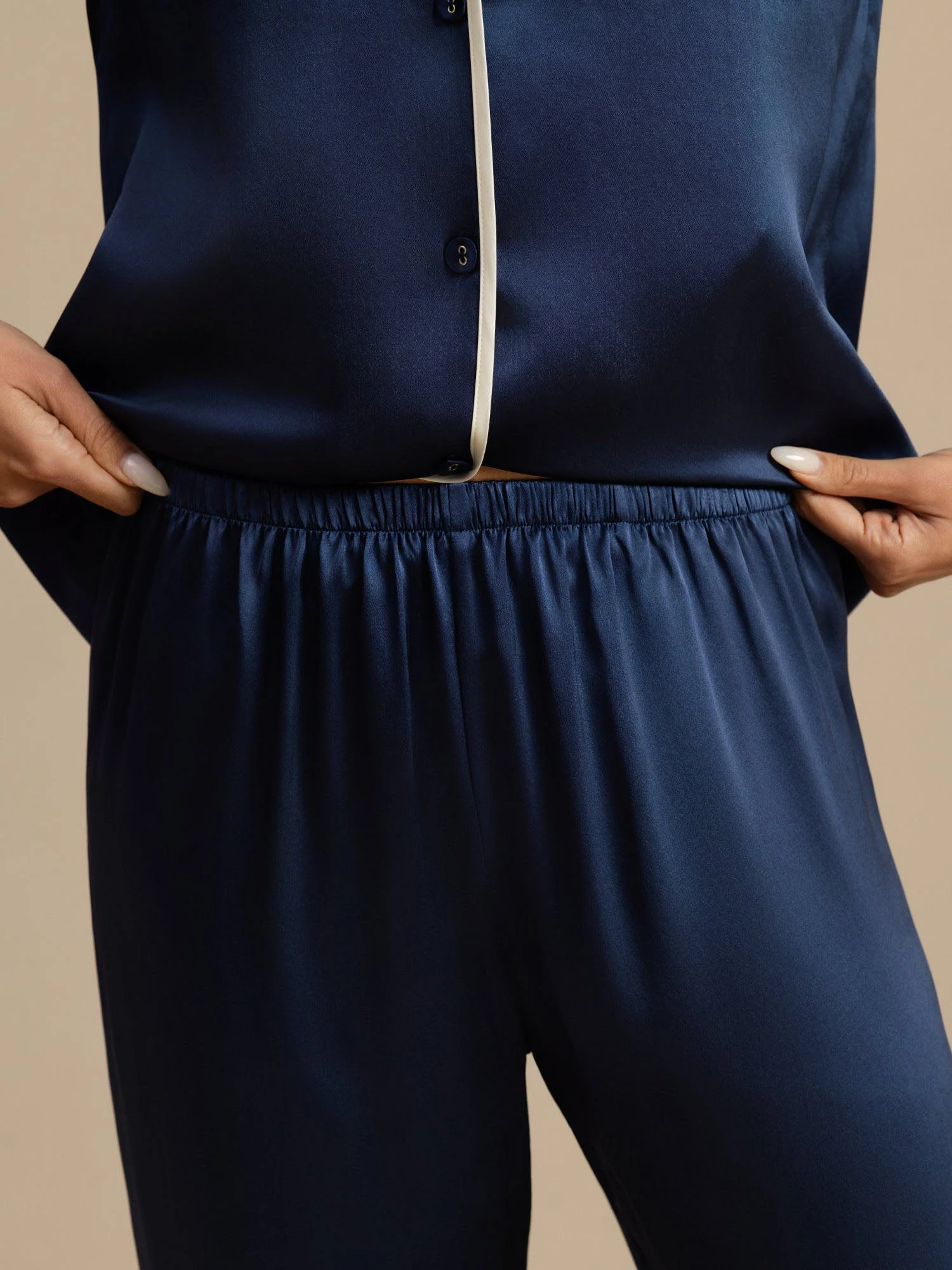 100% Morbær Silke Klassisk Pyjamassæt - Image 39