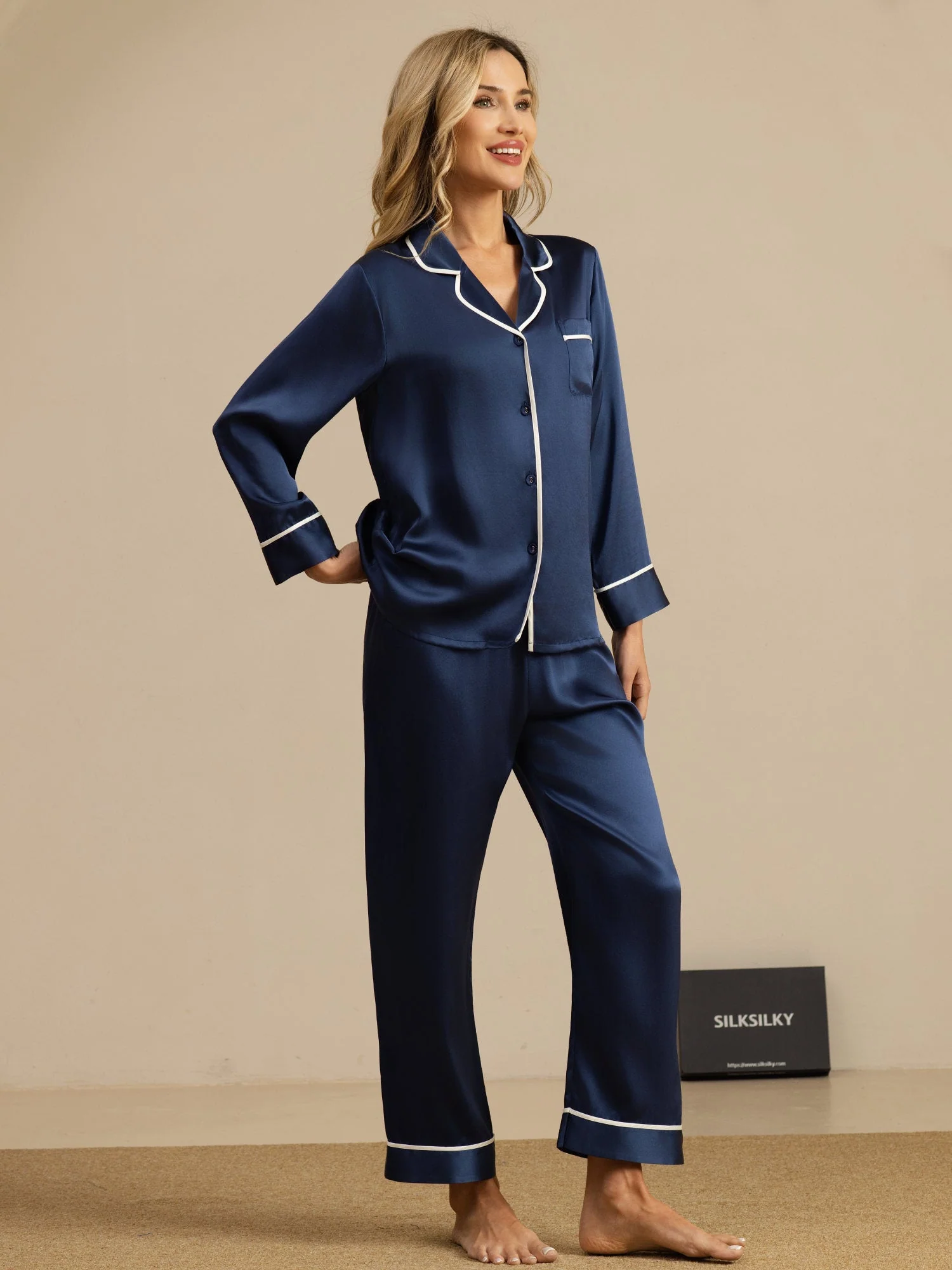 100% Morbær Silke Klassisk Pyjamassæt - Image 41