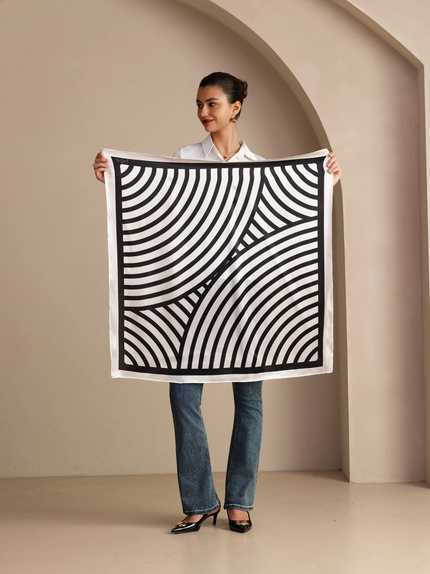 100% Muldbærsilke Halvcirkulær Geometri Trykt Tørklæde Størrelse 90x90cm - Image 5