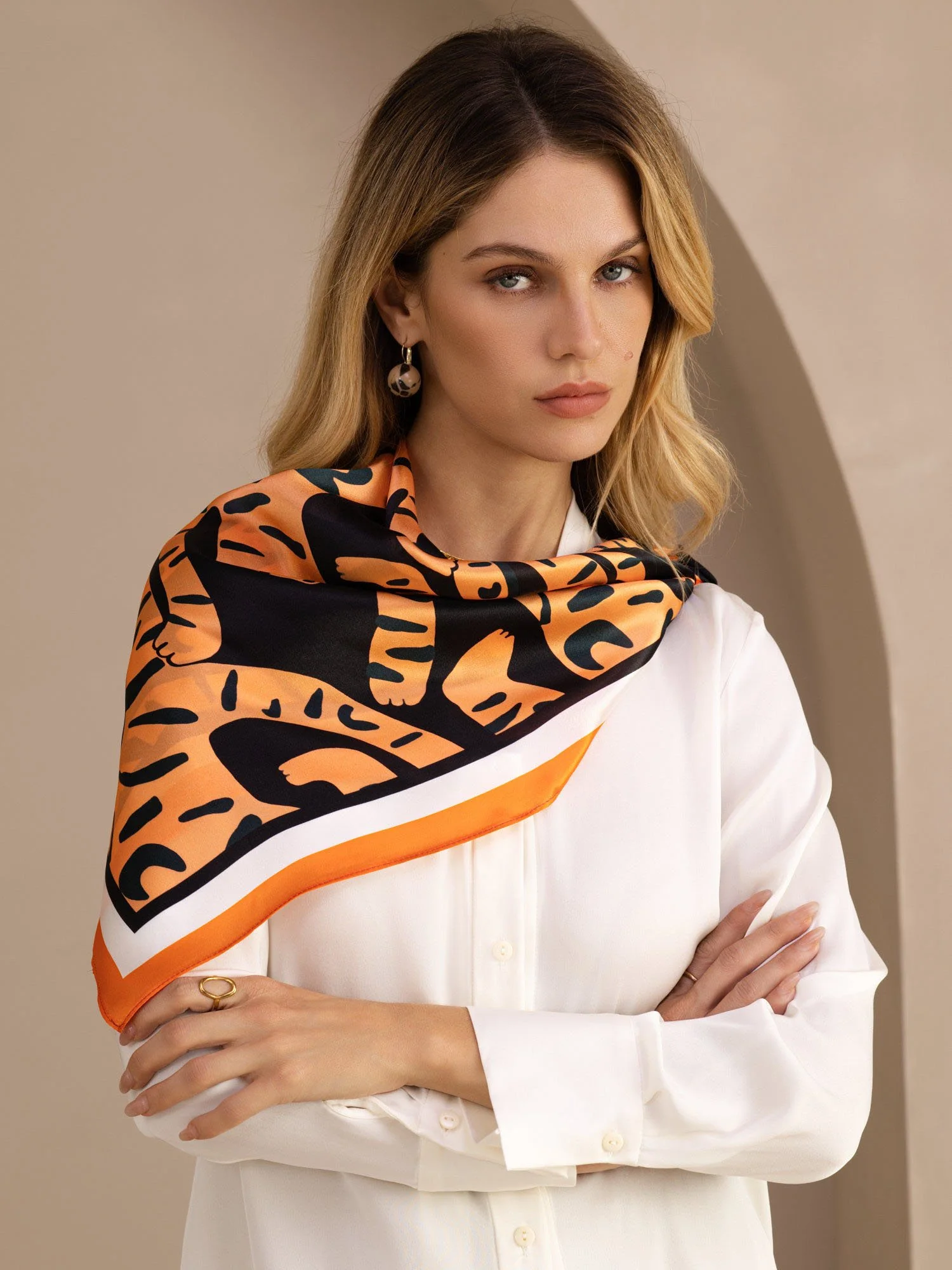 100 Procent Morbærsilke Tørklæde Med Tiger Mønster Størrelse 90x90cm - Image 2