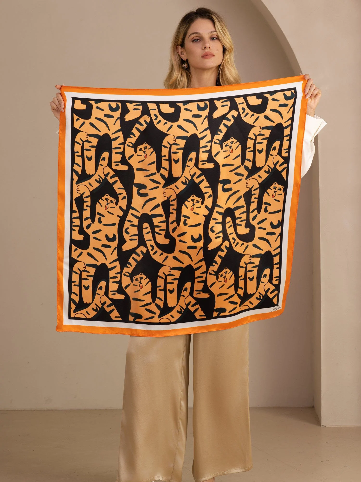 100 Procent Morbærsilke Tørklæde Med Tiger Mønster Størrelse 90x90cm - Image 3