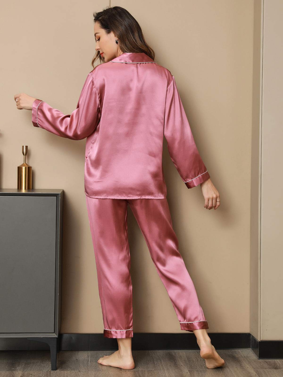 Binding Trim Classic 100% Silke Pyjamas Sæt - Image 38