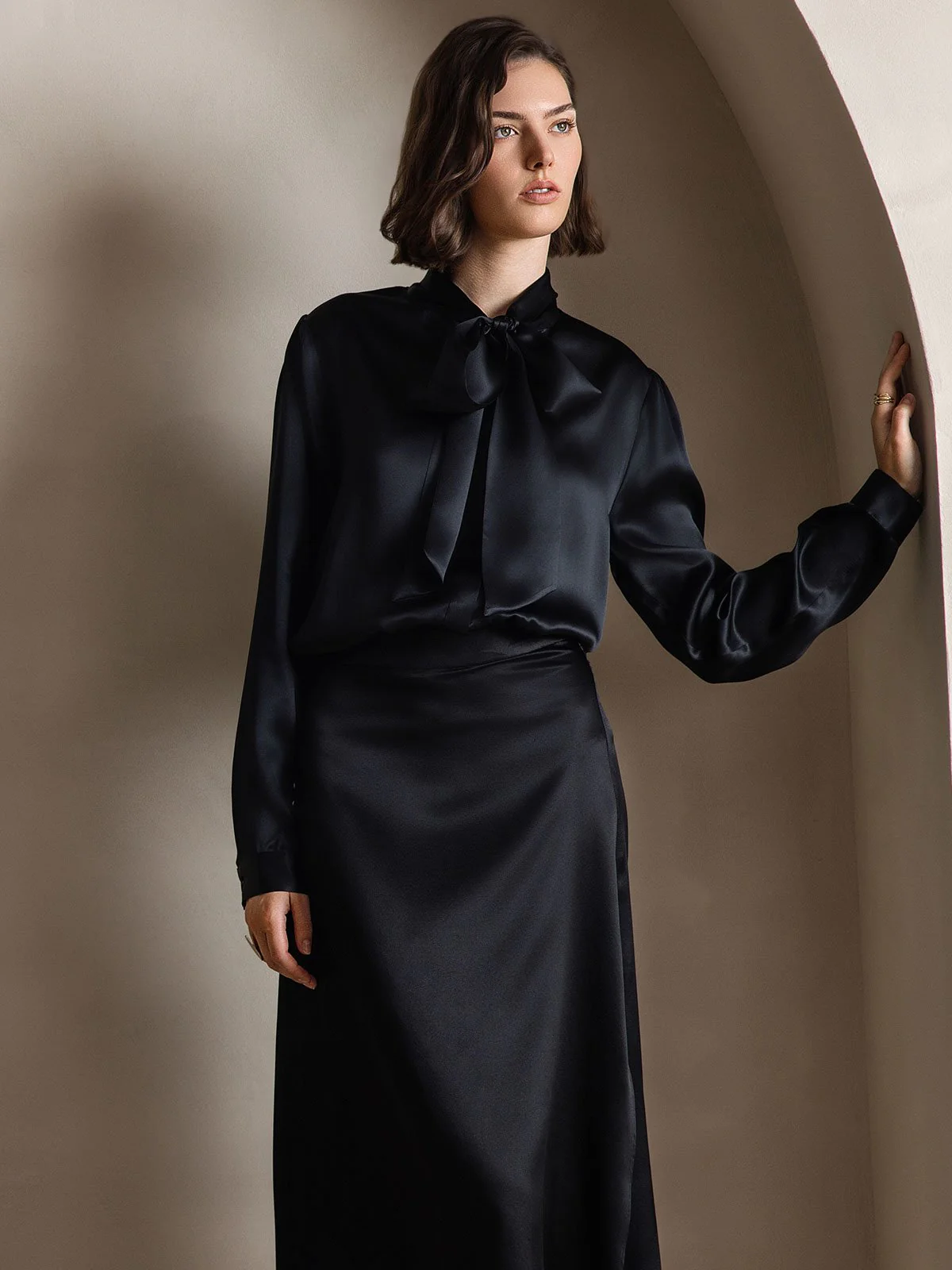 19 Momme Elegant Silke Skjorte med Slipskrave og Lange Ærmer - Image 40