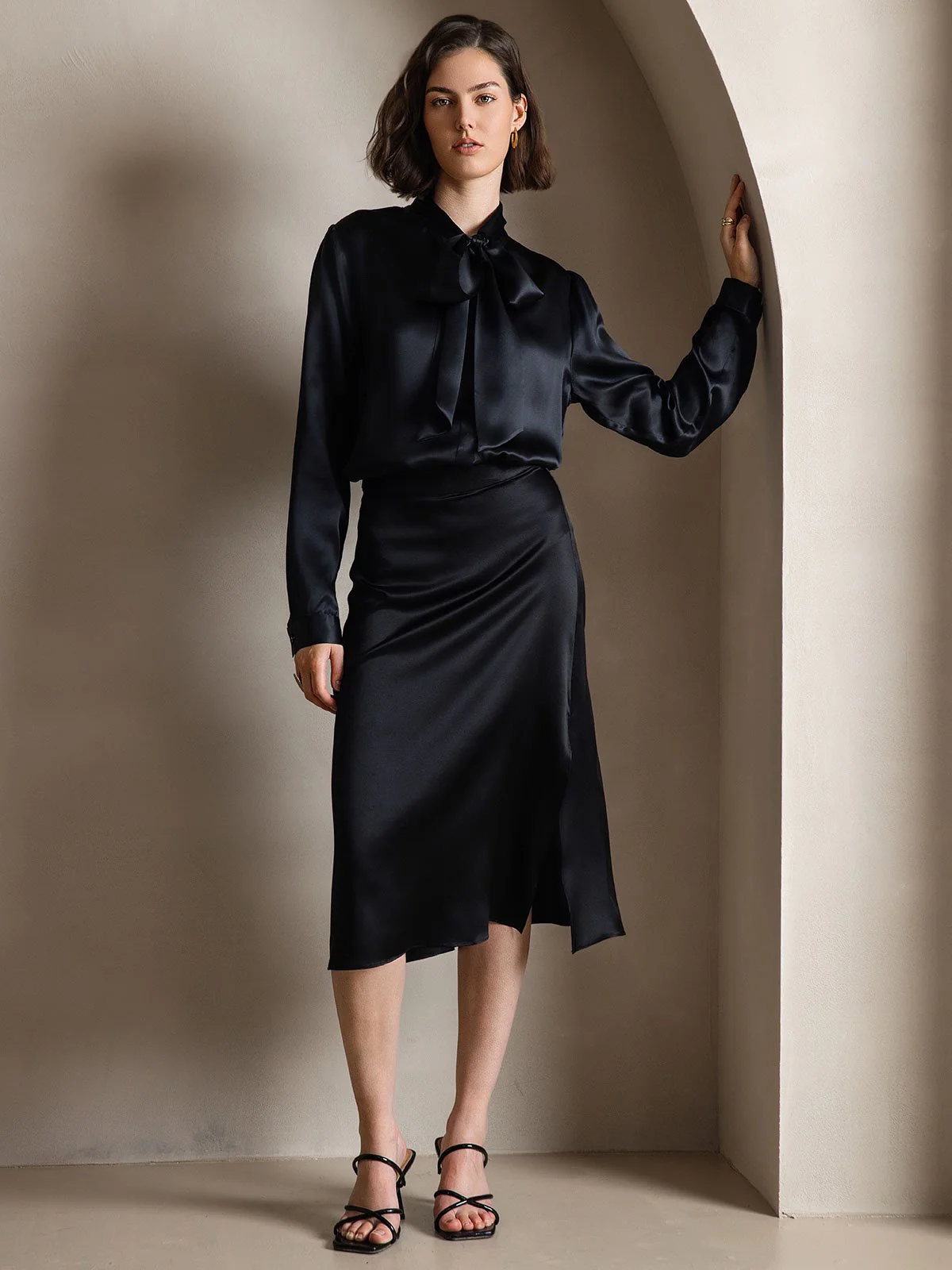 19 Momme Elegant Silke Skjorte med Slipskrave og Lange Ærmer - Image 43