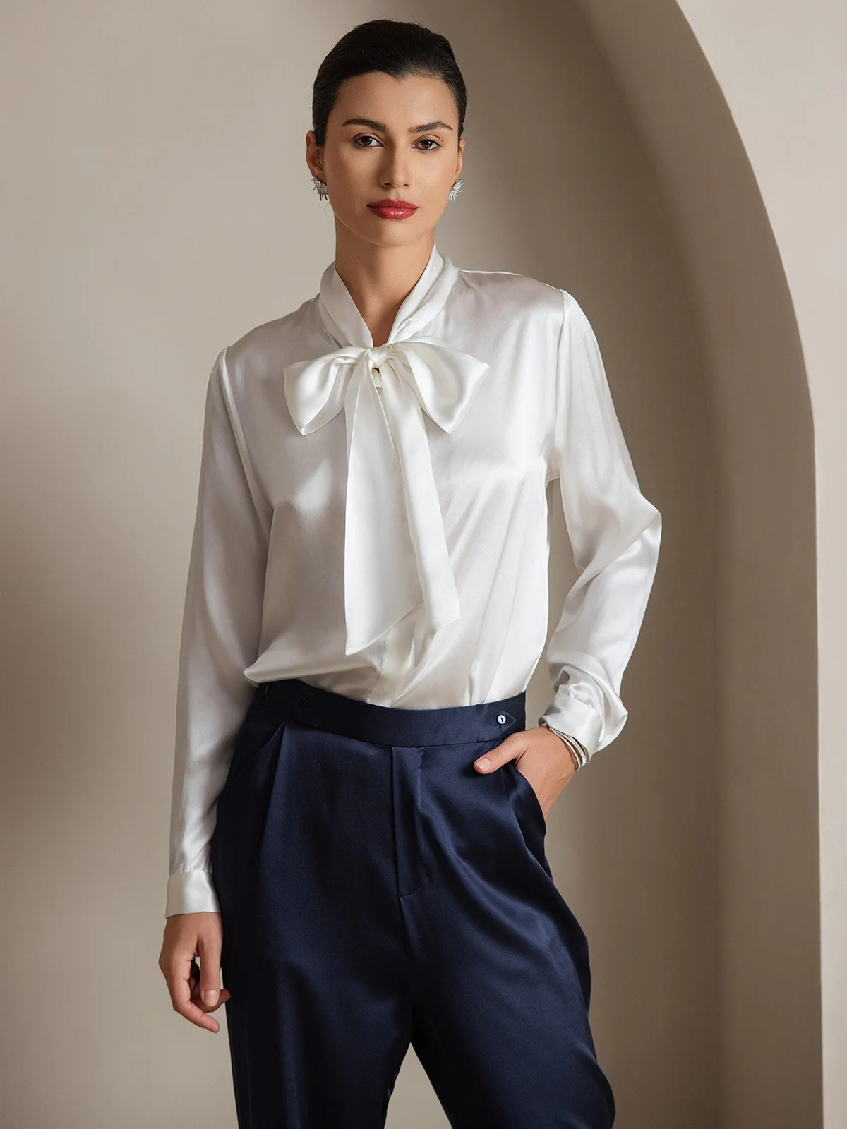 19 Momme Elegant Silke Skjorte med Slipskrave og Lange Ærmer - Image 7