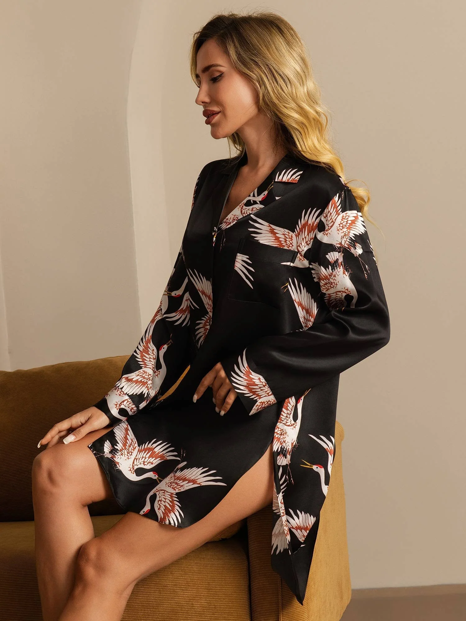 19Momme Ren Silke Kraneprint Natskjorte med High-Low Kant - Image 15