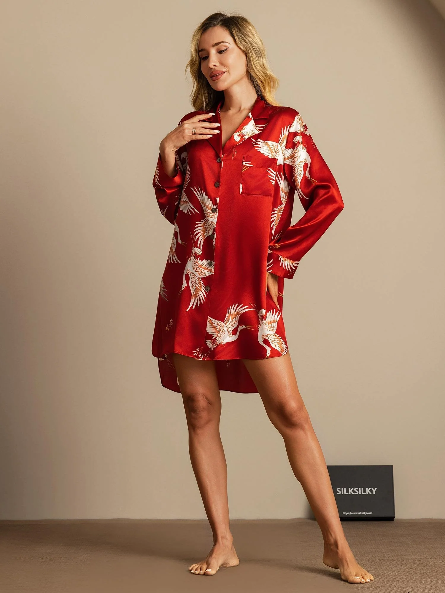 19Momme Ren Silke Kraneprint Natskjorte med High-Low Kant - Image 21