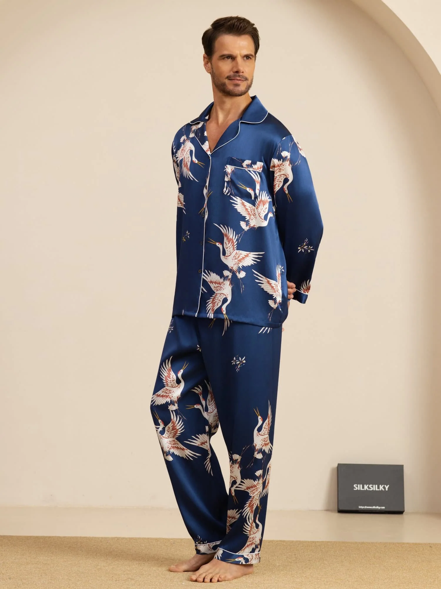 19Momme Ren Silke Herre Kraneprint Langærmet Notch Krave Pyjamas Sæt - Image 5