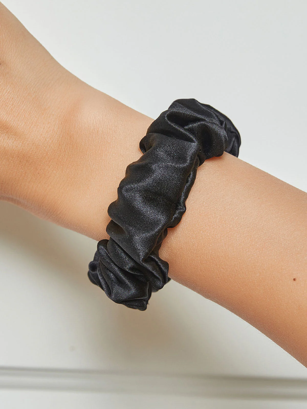 16Momme Ren Silke Blød Klassisk Hår Scrunchie - 2cm - Image 5