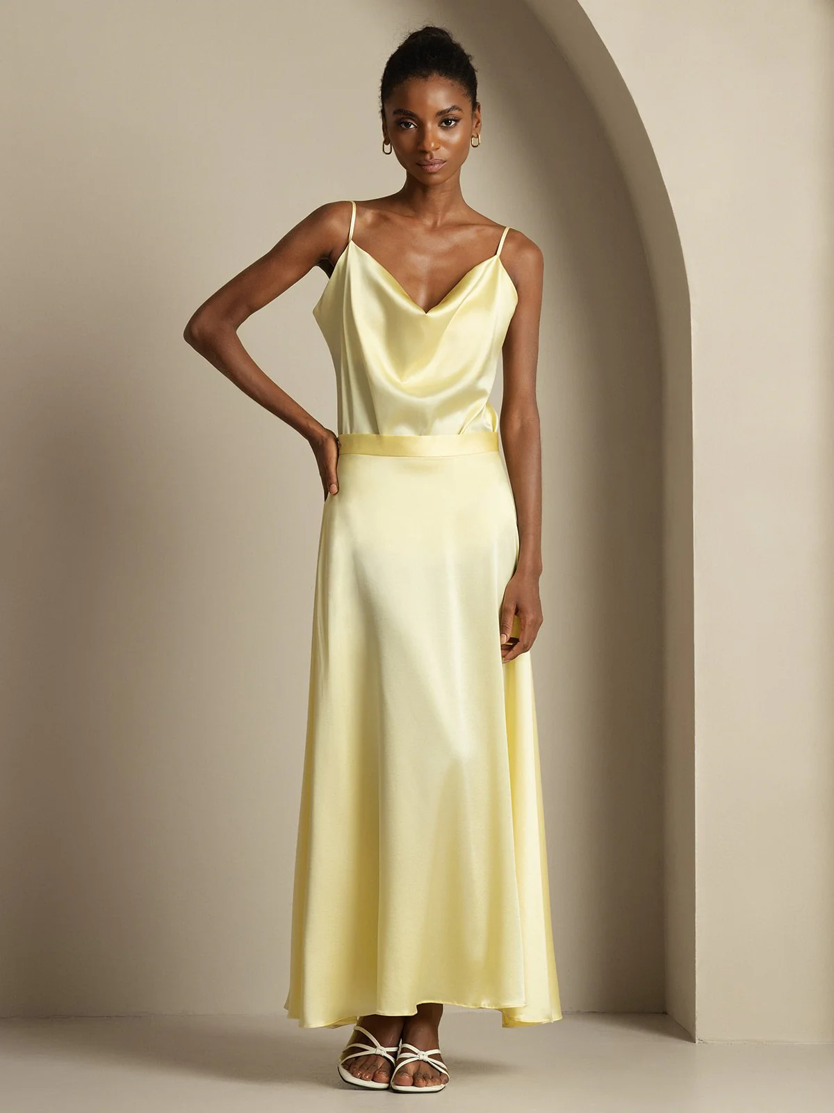 19Momme Silke Cowl Neck Spaghetti Strap Camisole Top & A-Linje Maxi Skirt - Image 11