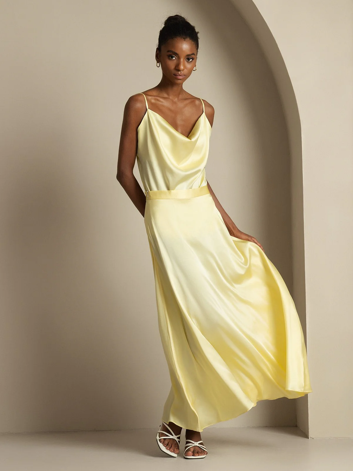 19Momme Silke Cowl Neck Spaghetti Strap Camisole Top & A-Linje Maxi Skirt - Image 14