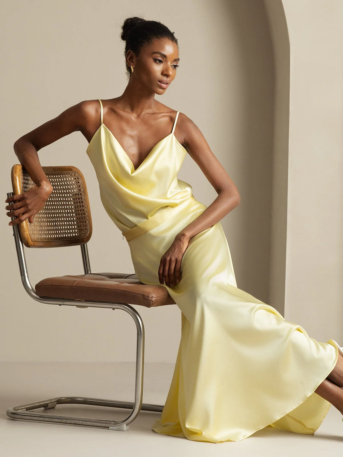 19Momme Silke Cowl Neck Spaghetti Strap Camisole Top & A-Linje Maxi Skirt - Image 15