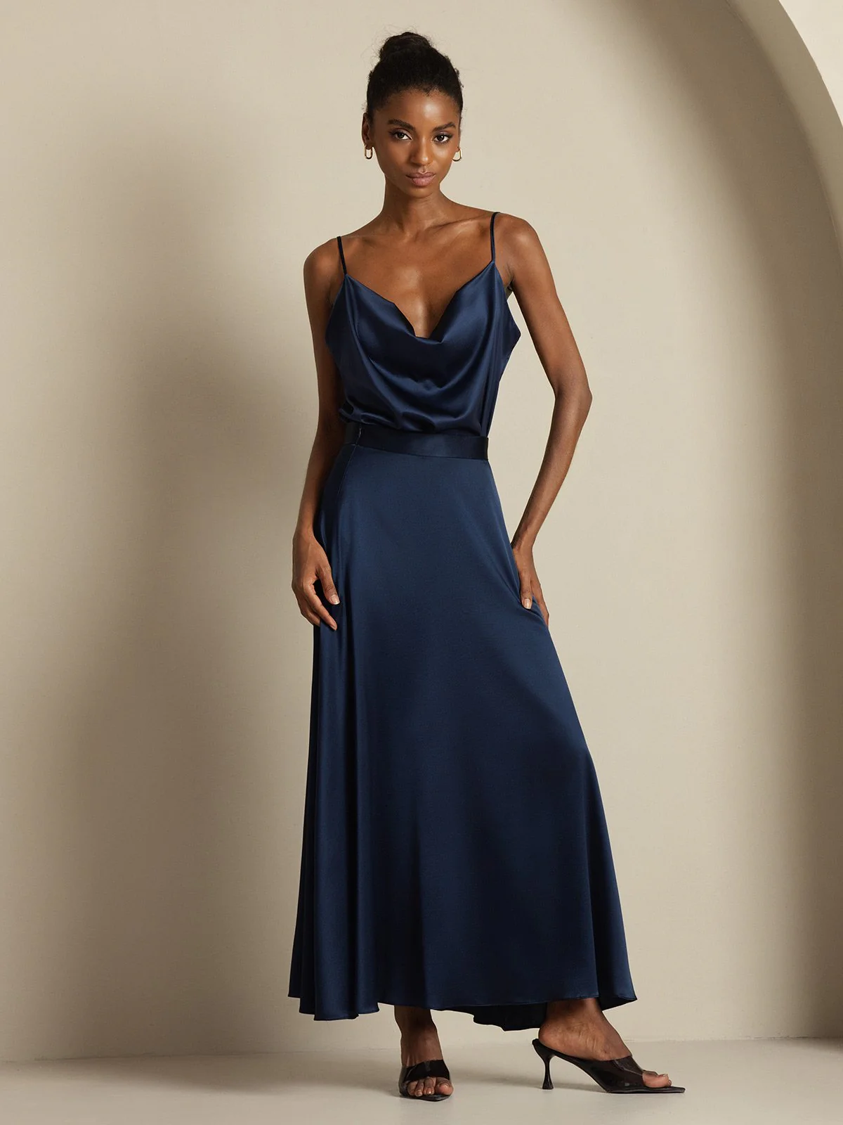 19Momme Silke Cowl Neck Spaghetti Strap Camisole Top & A-Linje Maxi Skirt - Image 3