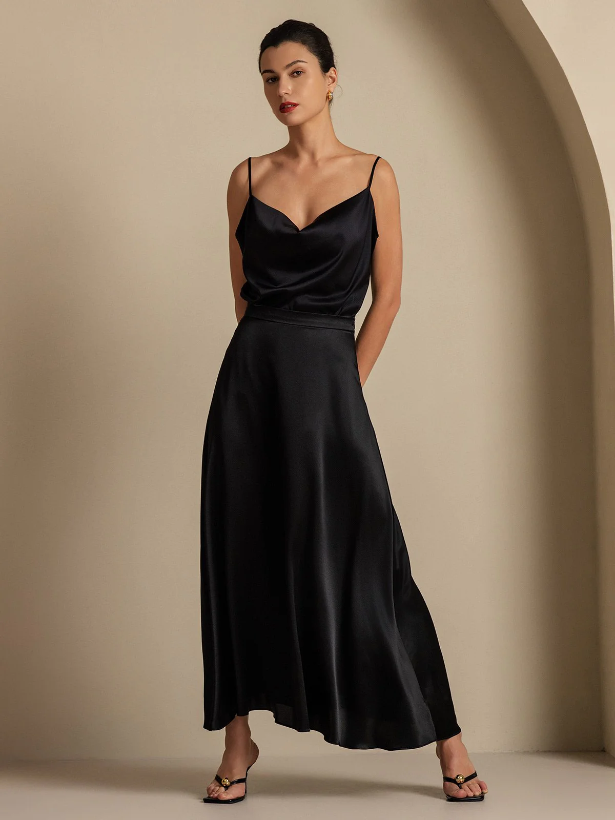 19Momme Silke Cowl Neck Spaghetti Strap Camisole Top & A-Linje Maxi Skirt - Image 30