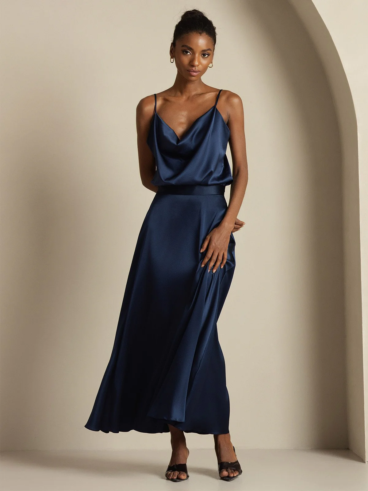 19Momme Silke Cowl Neck Spaghetti Strap Camisole Top & A-Linje Maxi Skirt - Image 4