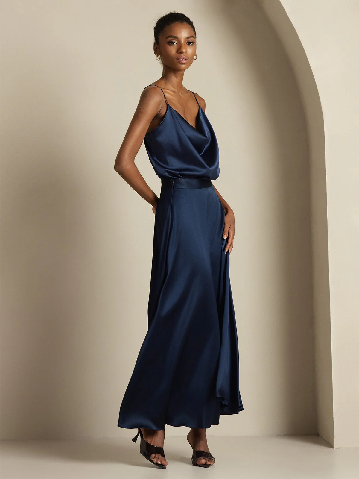 19Momme Silke Cowl Neck Spaghetti Strap Camisole Top & A-Linje Maxi Skirt - Image 5