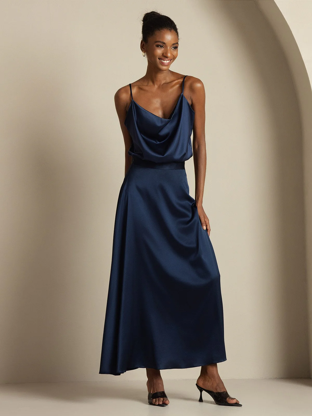 19Momme Silke Cowl Neck Spaghetti Strap Camisole Top & A-Linje Maxi Skirt - Image 6