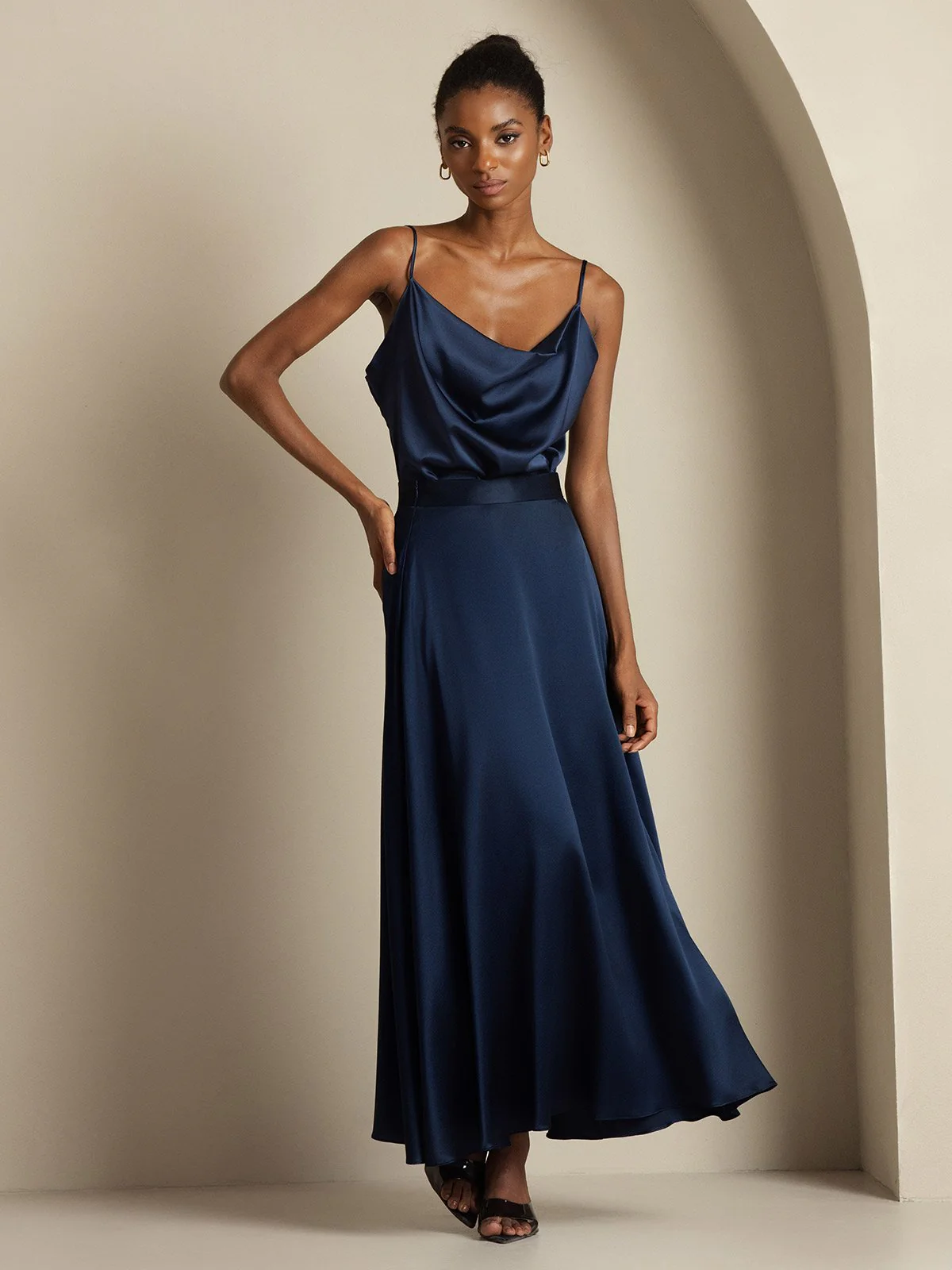 19Momme Silke Cowl Neck Spaghetti Strap Camisole Top & A-Linje Maxi Skirt - Image 7