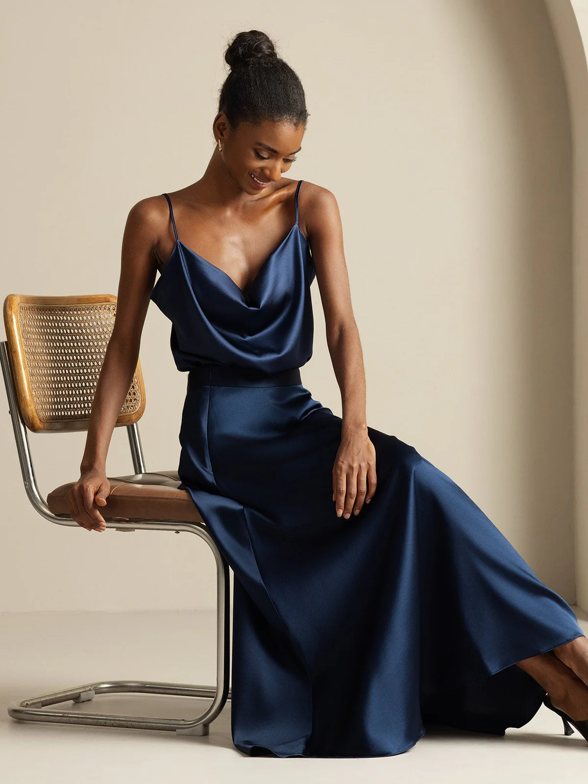 19Momme Silke Cowl Neck Spaghetti Strap Camisole Top & A-Linje Maxi Skirt - Image 8