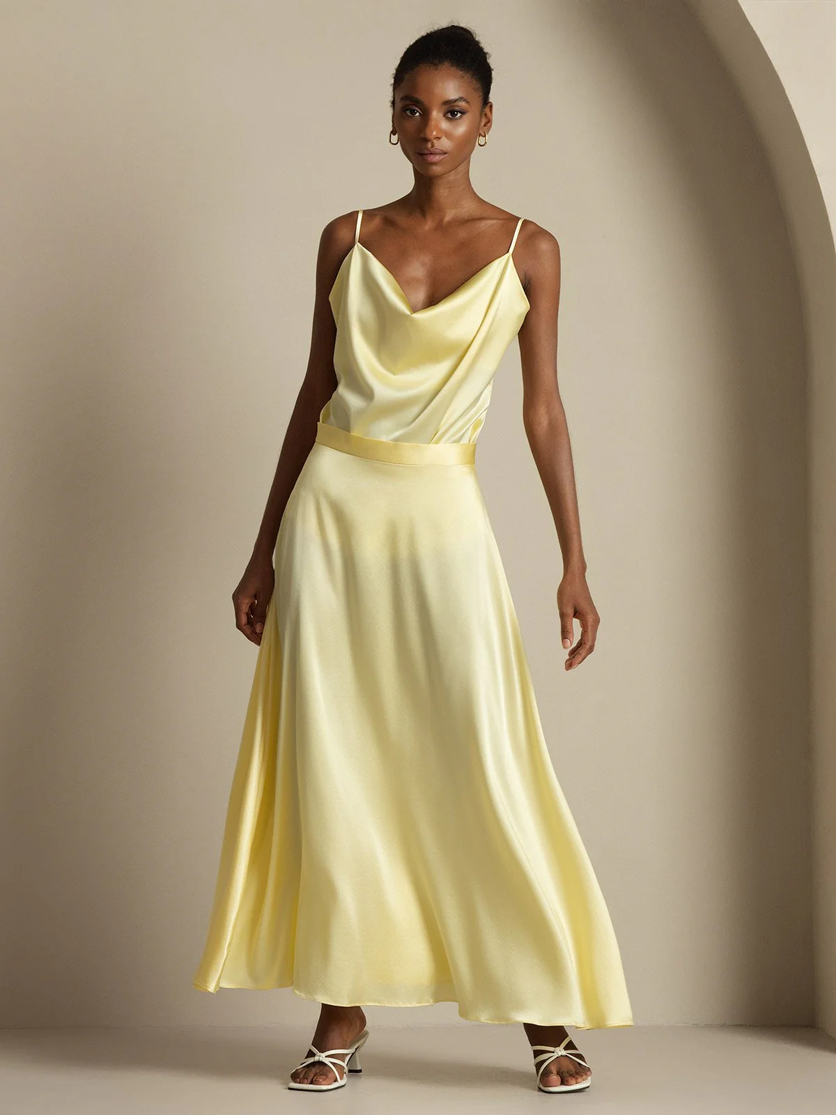 19Momme Silke Cowl Neck Spaghetti Strap Camisole Top & A-Linje Maxi Skirt - Image 9