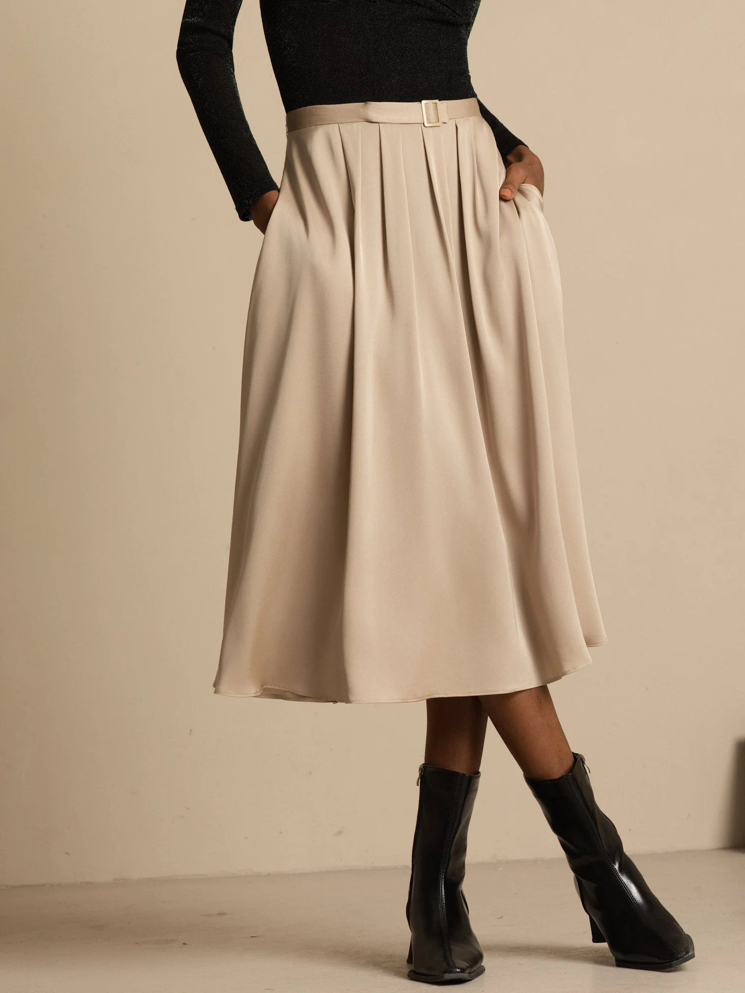 19Momme Silke High Waist A-Linje Plisseret Midi Nederdel med Lommer