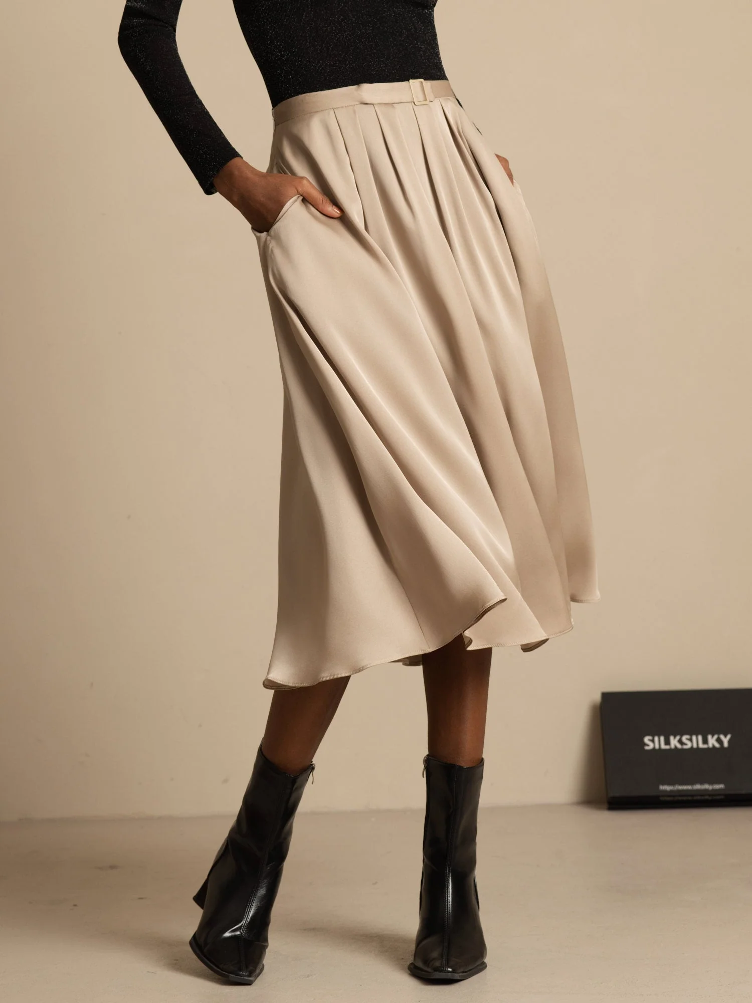 19Momme Silke High Waist A-Linje Plisseret Midi Nederdel med Lommer - Image 3
