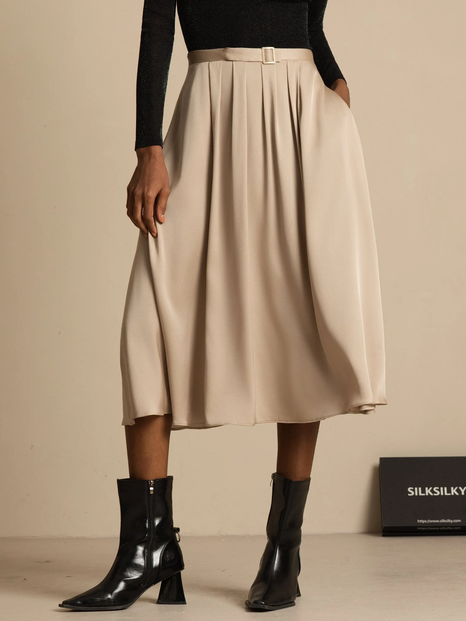 19Momme Silke High Waist A-Linje Plisseret Midi Nederdel med Lommer - Image 4