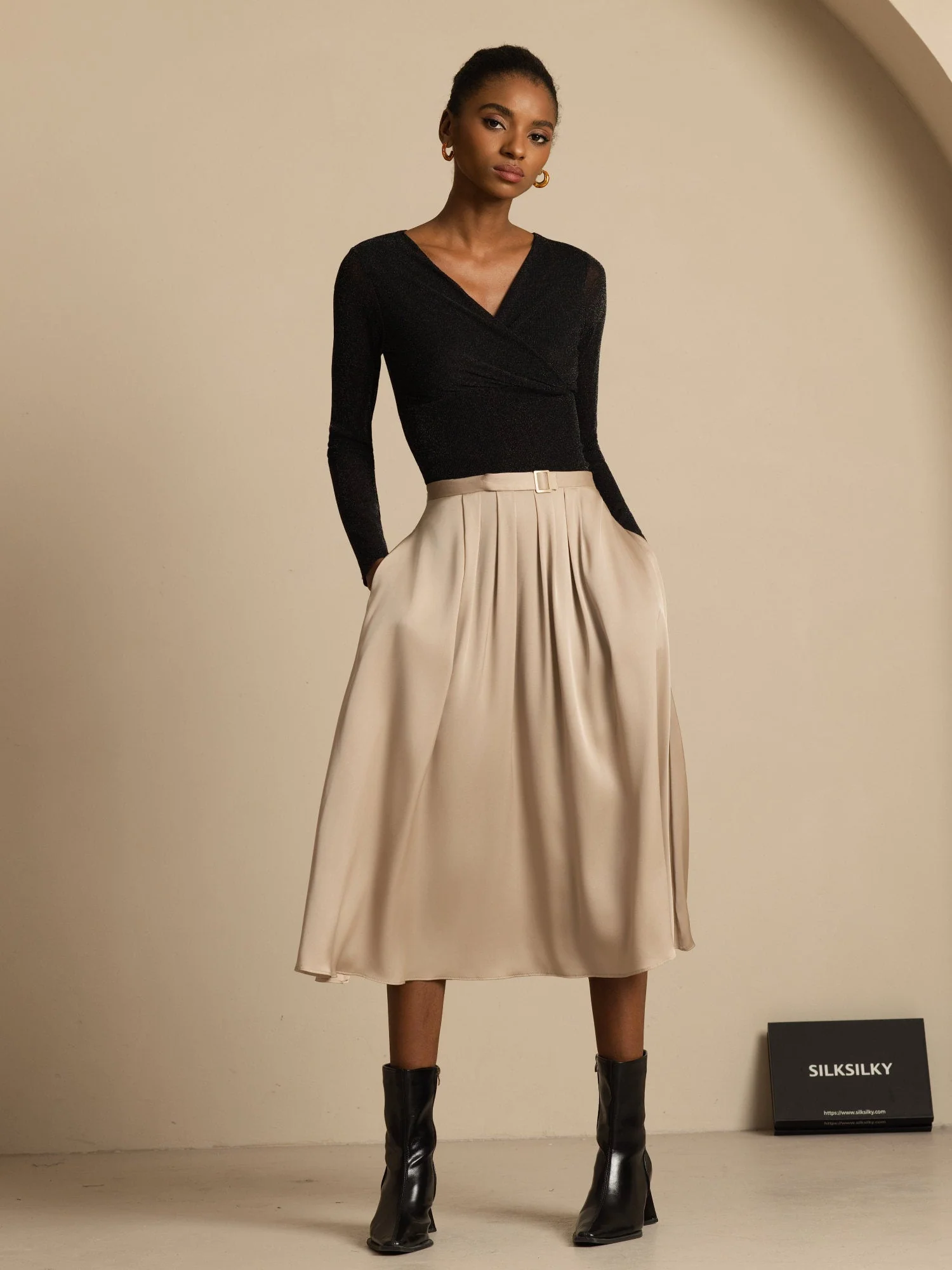 19Momme Silke High Waist A-Linje Plisseret Midi Nederdel med Lommer - Image 5