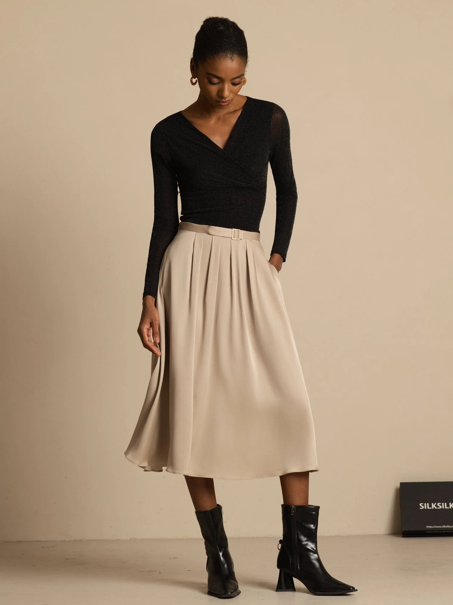 19Momme Silke High Waist A-Linje Plisseret Midi Nederdel med Lommer - Image 6