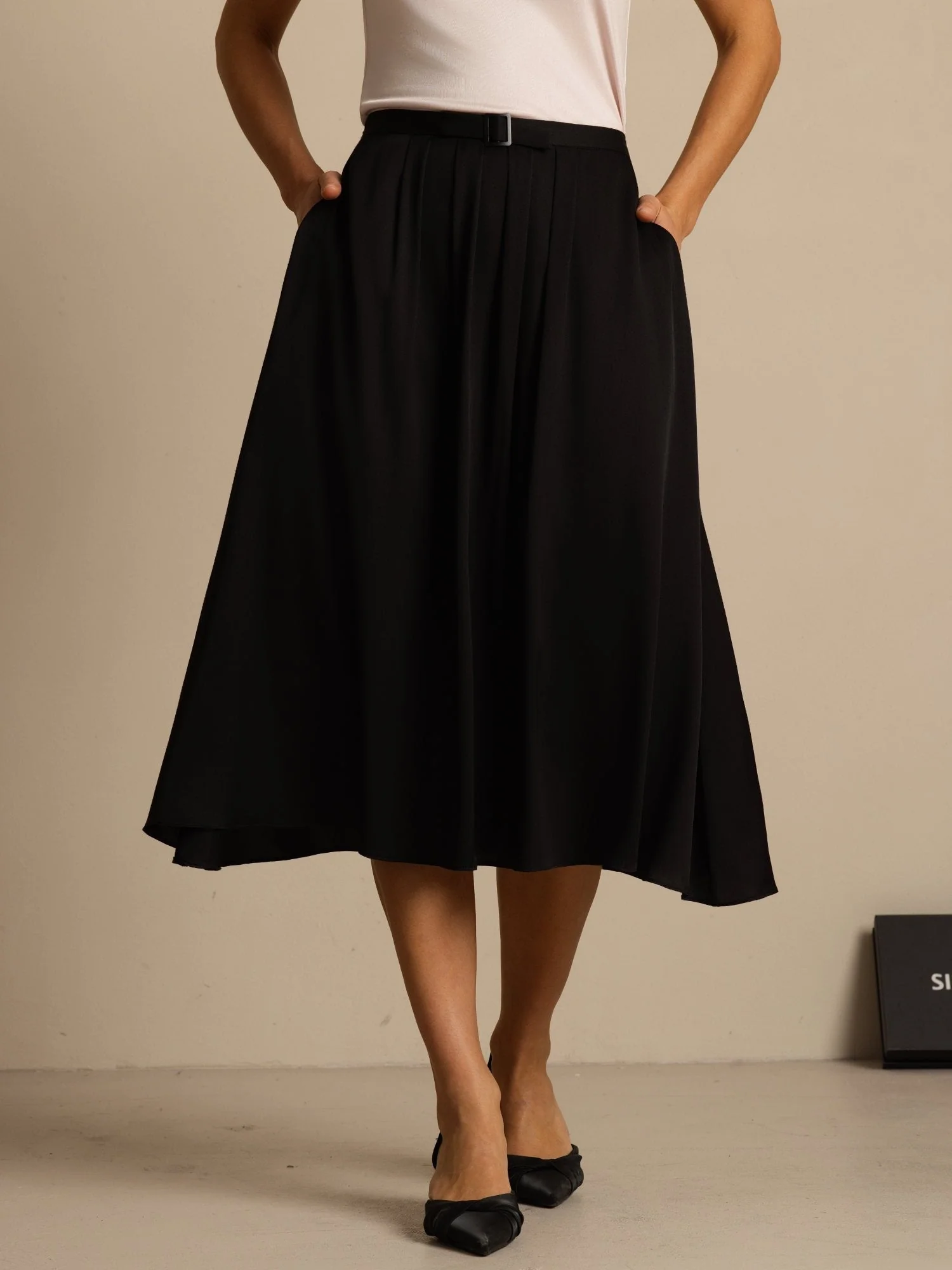 19Momme Silke High Waist A-Linje Plisseret Midi Nederdel med Lommer - Image 8