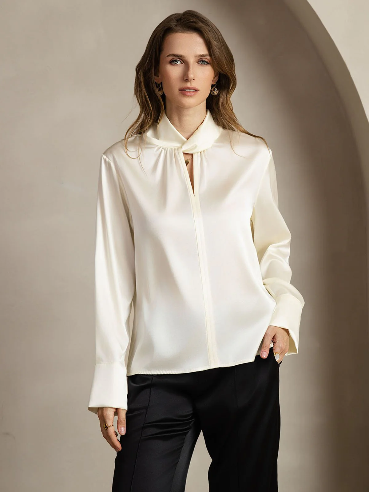 19 Momme Silkebluse Med Keyhole Hals Og Perlelignende Knapper - Image 14
