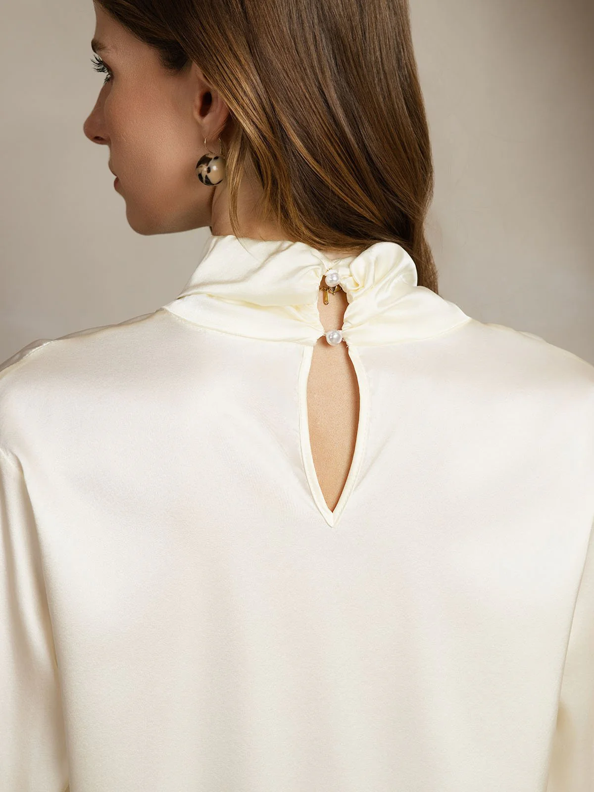 19 Momme Silkebluse Med Keyhole Hals Og Perlelignende Knapper - Image 19