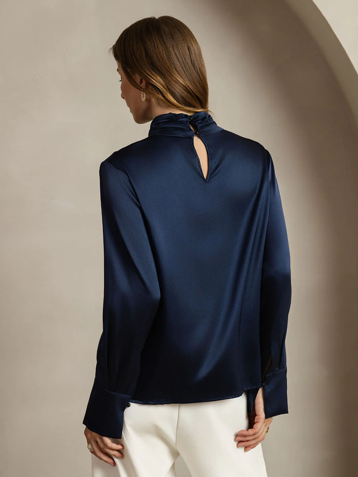 19 Momme Silkebluse Med Keyhole Hals Og Perlelignende Knapper - Image 26
