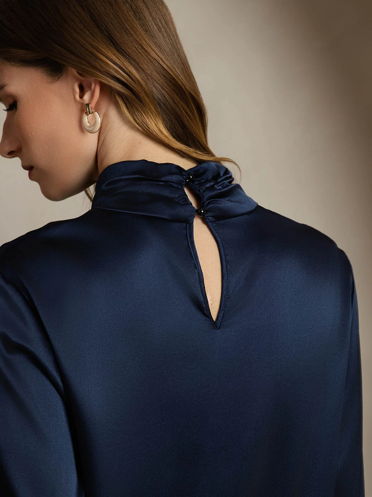 19 Momme Silkebluse Med Keyhole Hals Og Perlelignende Knapper - Image 28
