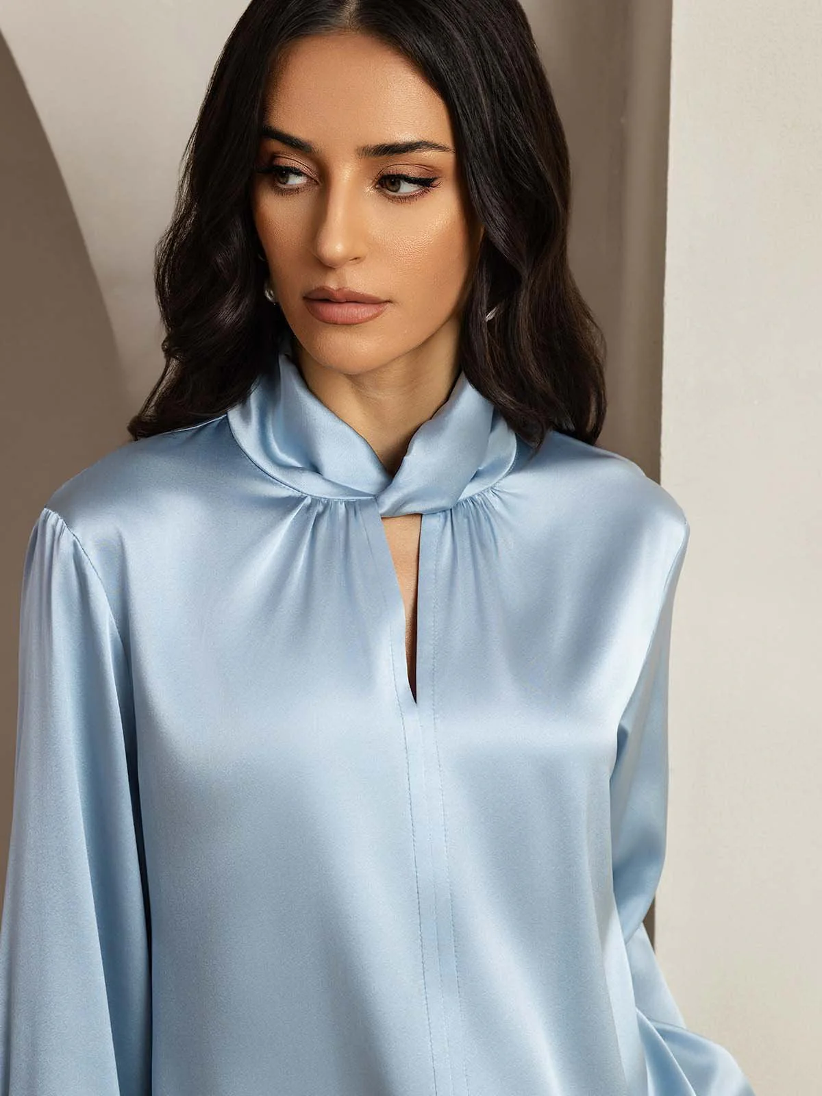 19 Momme Silkebluse Med Keyhole Hals Og Perlelignende Knapper - Image 3