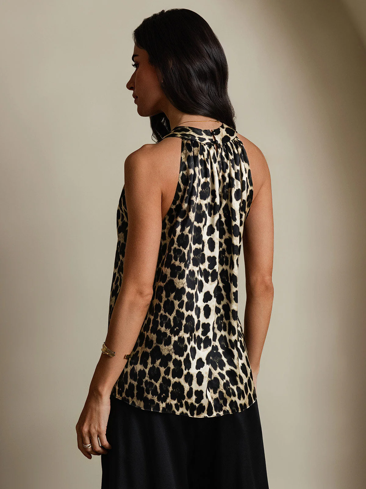 19Momme Ærmeløs Silketop Til Kvinder Med Halterneck Og Leopardprint - Image 2