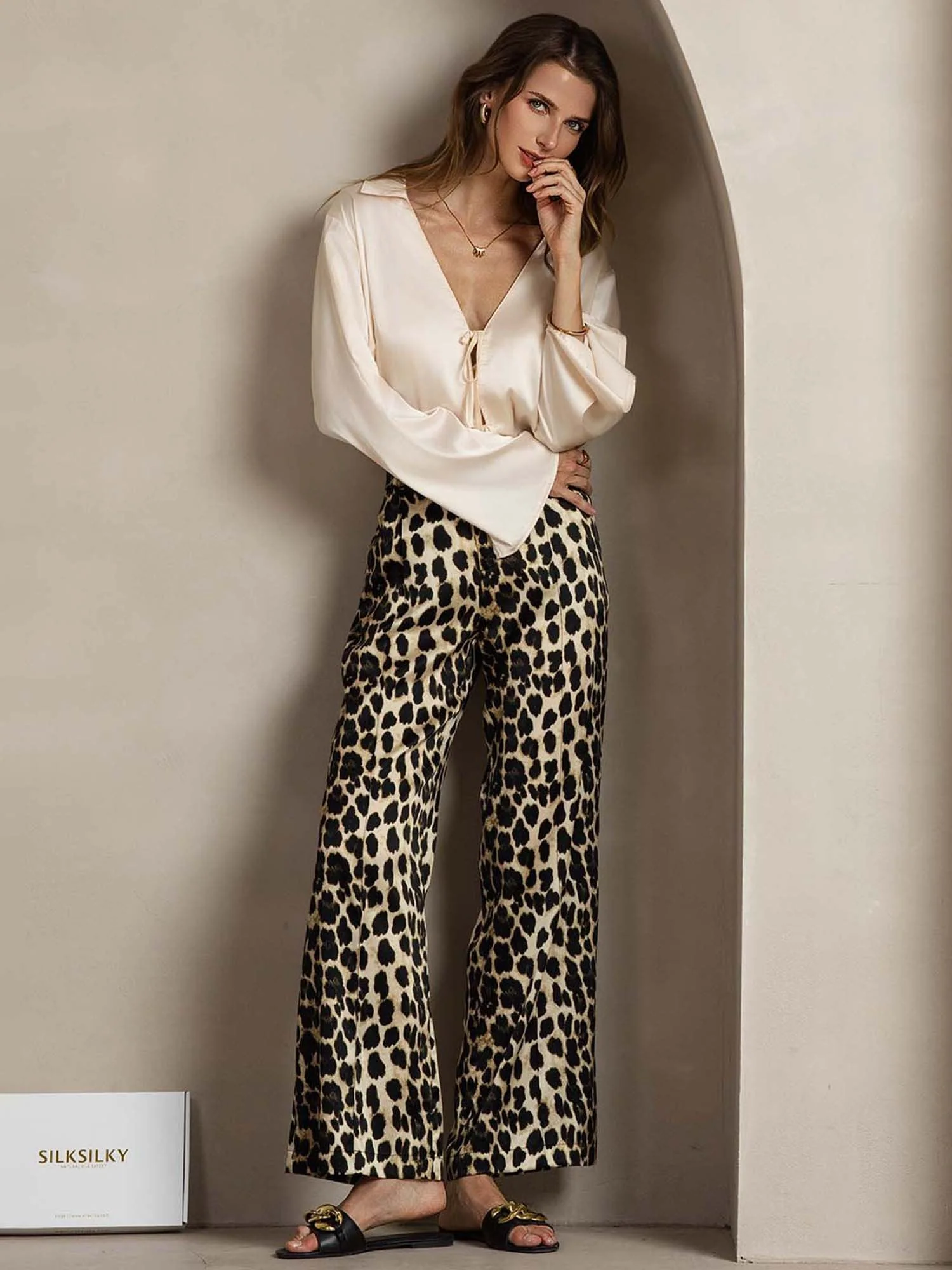 19Momme Damebukser I Silke Med Leopardprint Og Lige Ben Med Sidelommer - Image 5