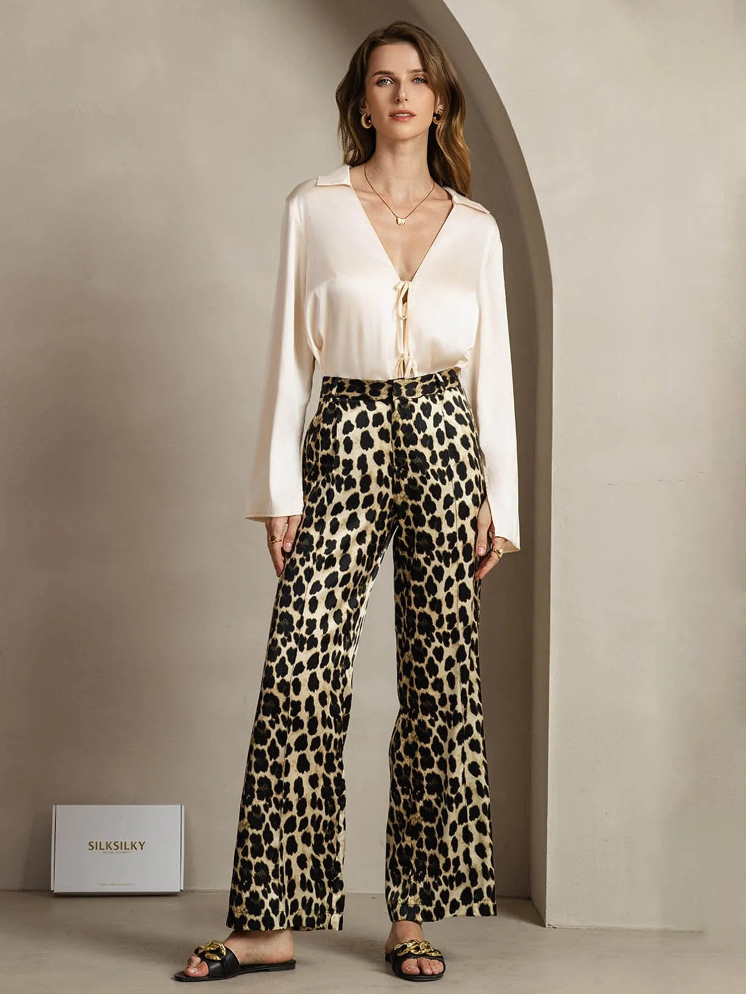 19Momme Damebukser I Silke Med Leopardprint Og Lige Ben Med Sidelommer - Image 6