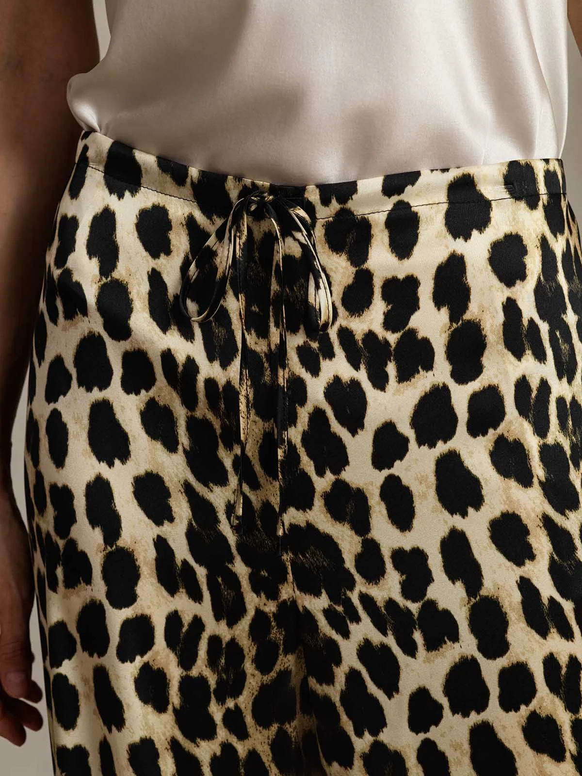 19Momme Silke Leopardprint Vide Damebukser Med Sidelommer Design - Image 7