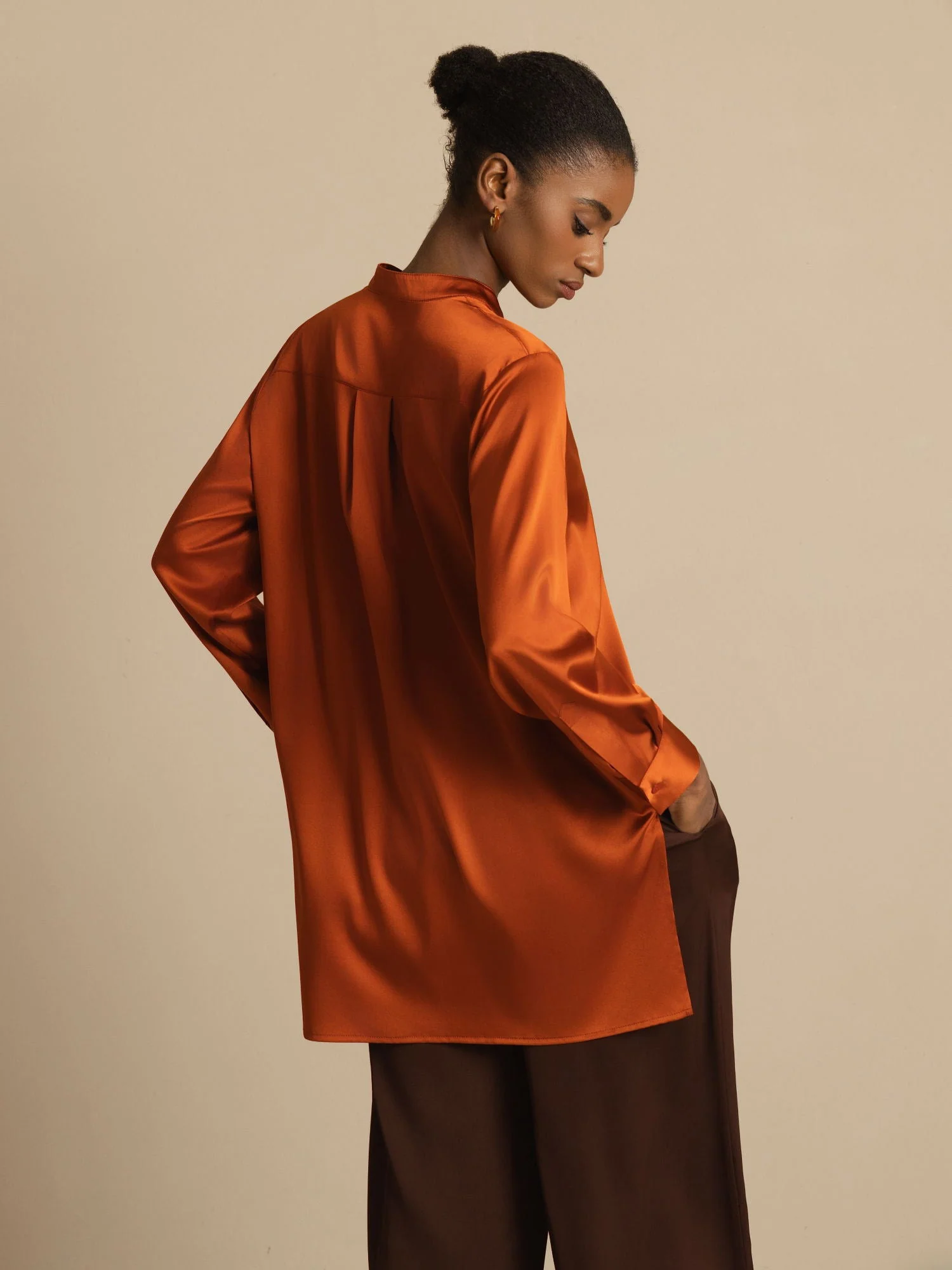 19Momme silke dame Stand Collar High-Low bluse med knapdetaljer - Image 10