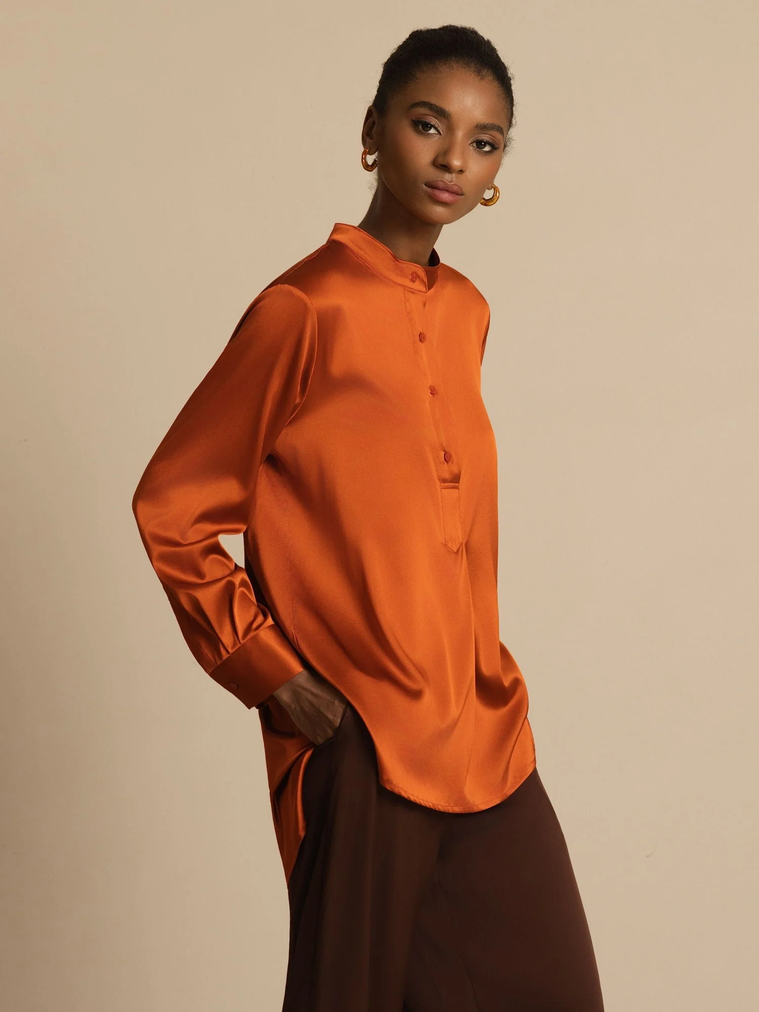 19Momme silke dame Stand Collar High-Low bluse med knapdetaljer - Image 11