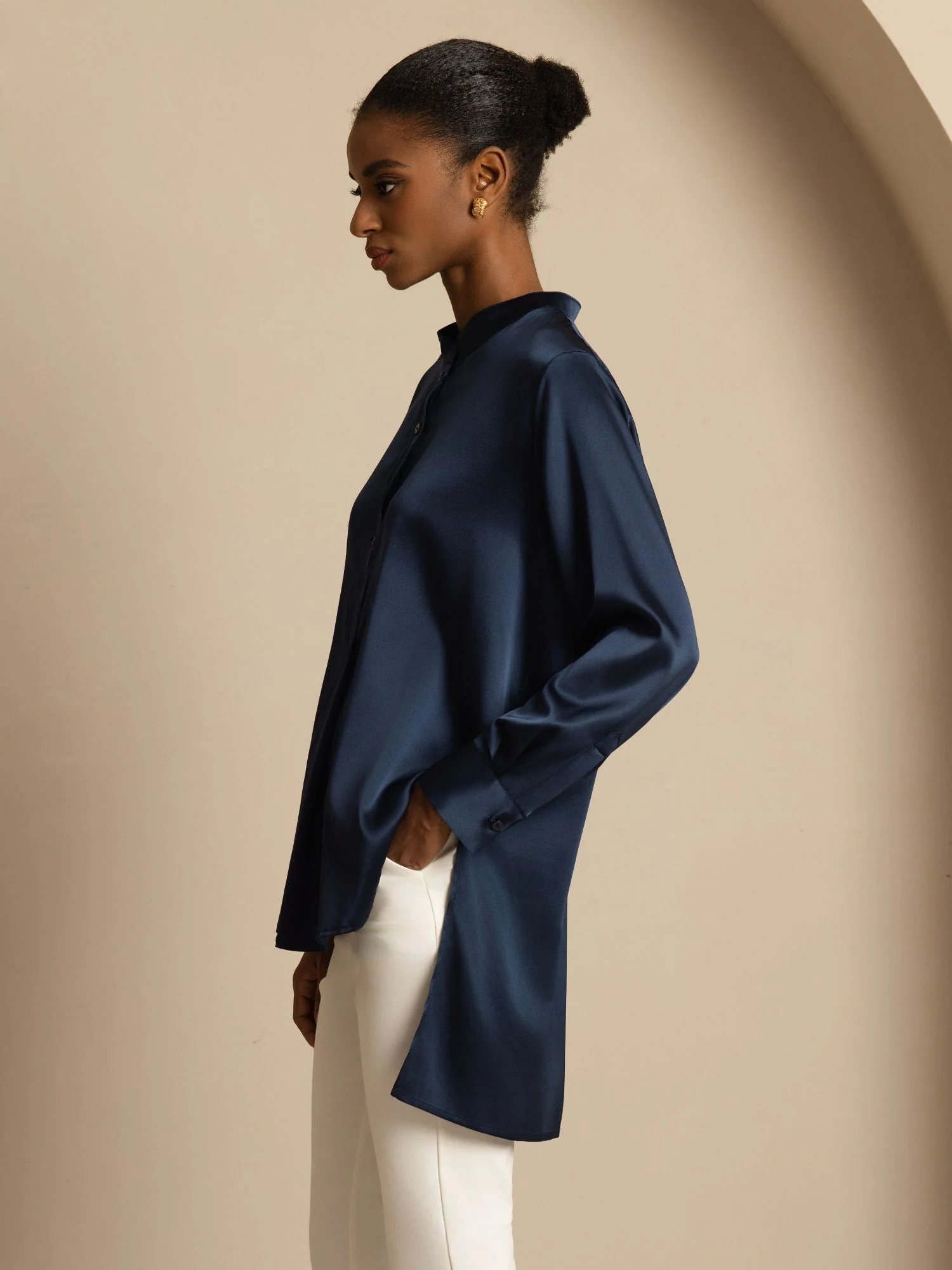 19Momme silke dame Stand Collar High-Low bluse med knapdetaljer - Image 3