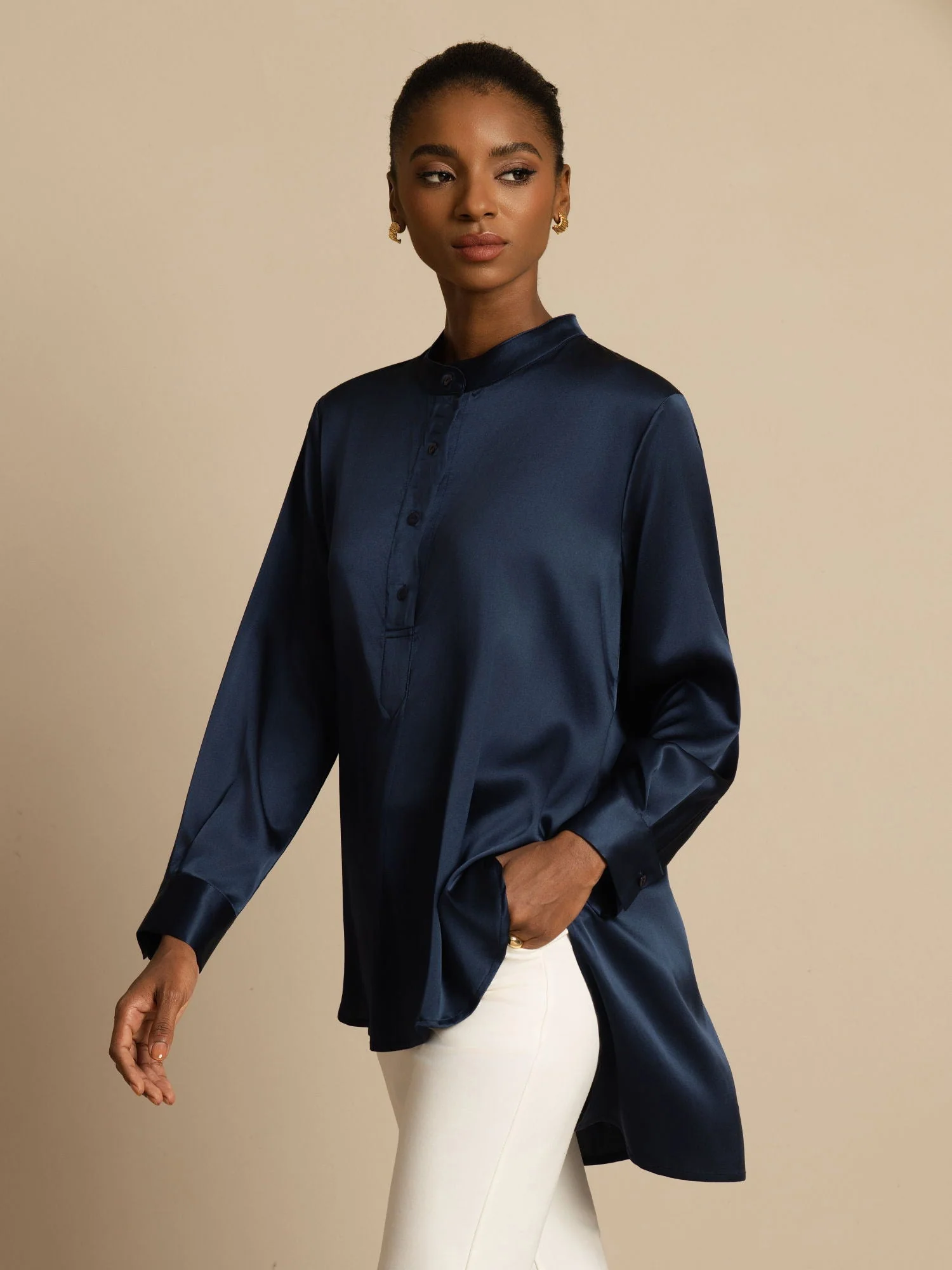 19Momme silke dame Stand Collar High-Low bluse med knapdetaljer - Image 4
