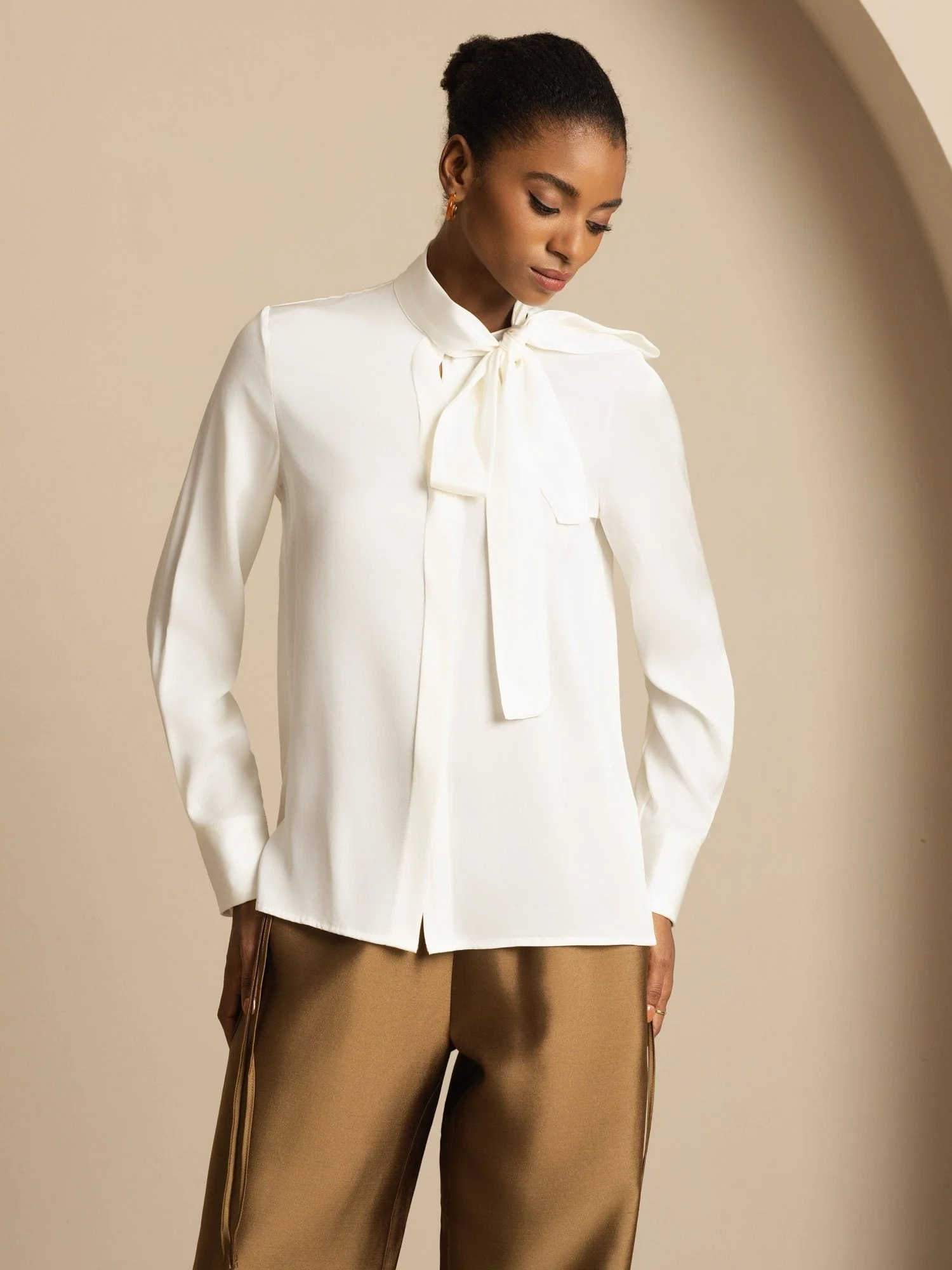 19Momme Silke Dame Tie Neck Langærmet Bluse - Image 4