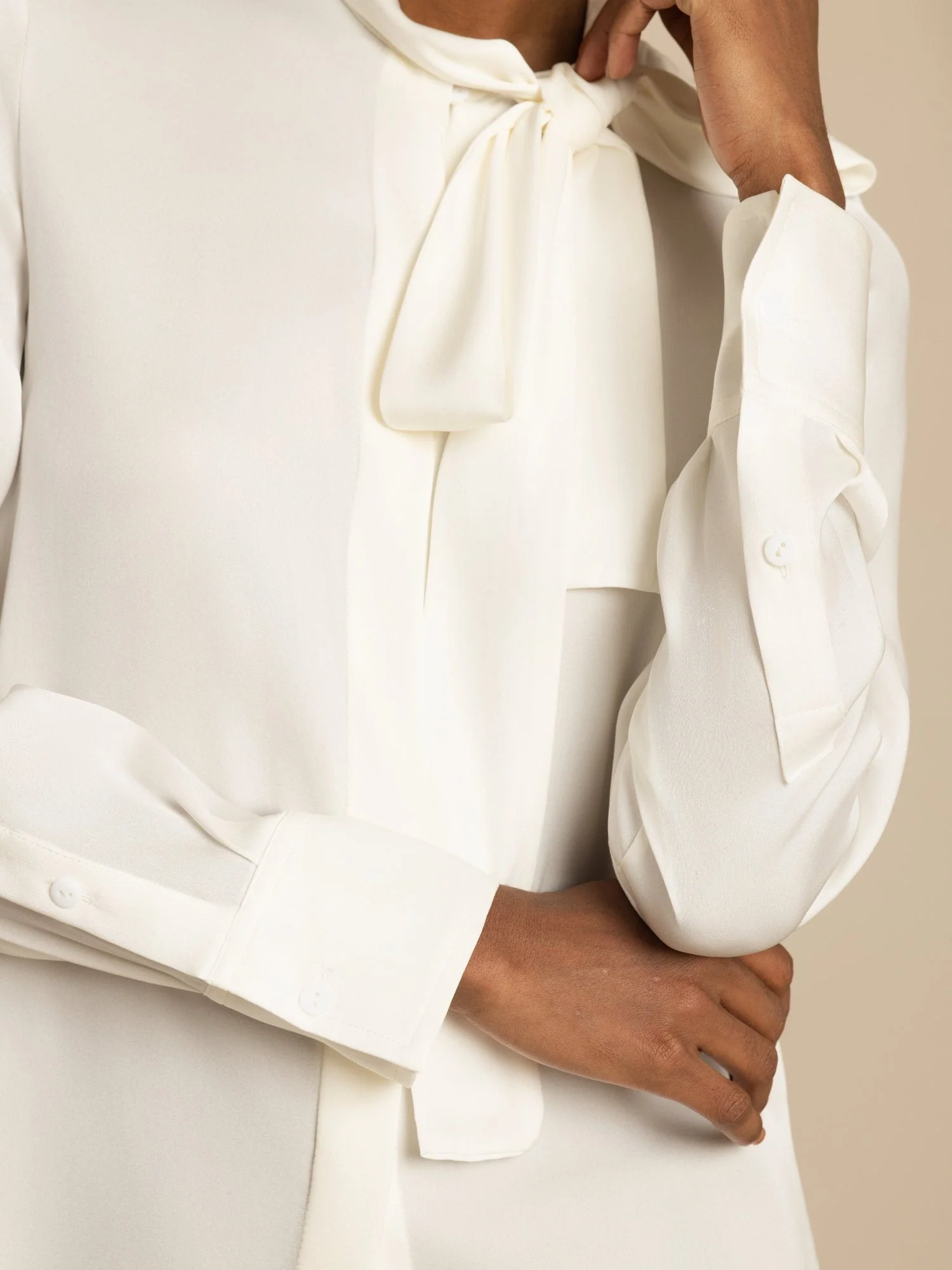 19Momme Silke Dame Tie Neck Langærmet Bluse - Image 5