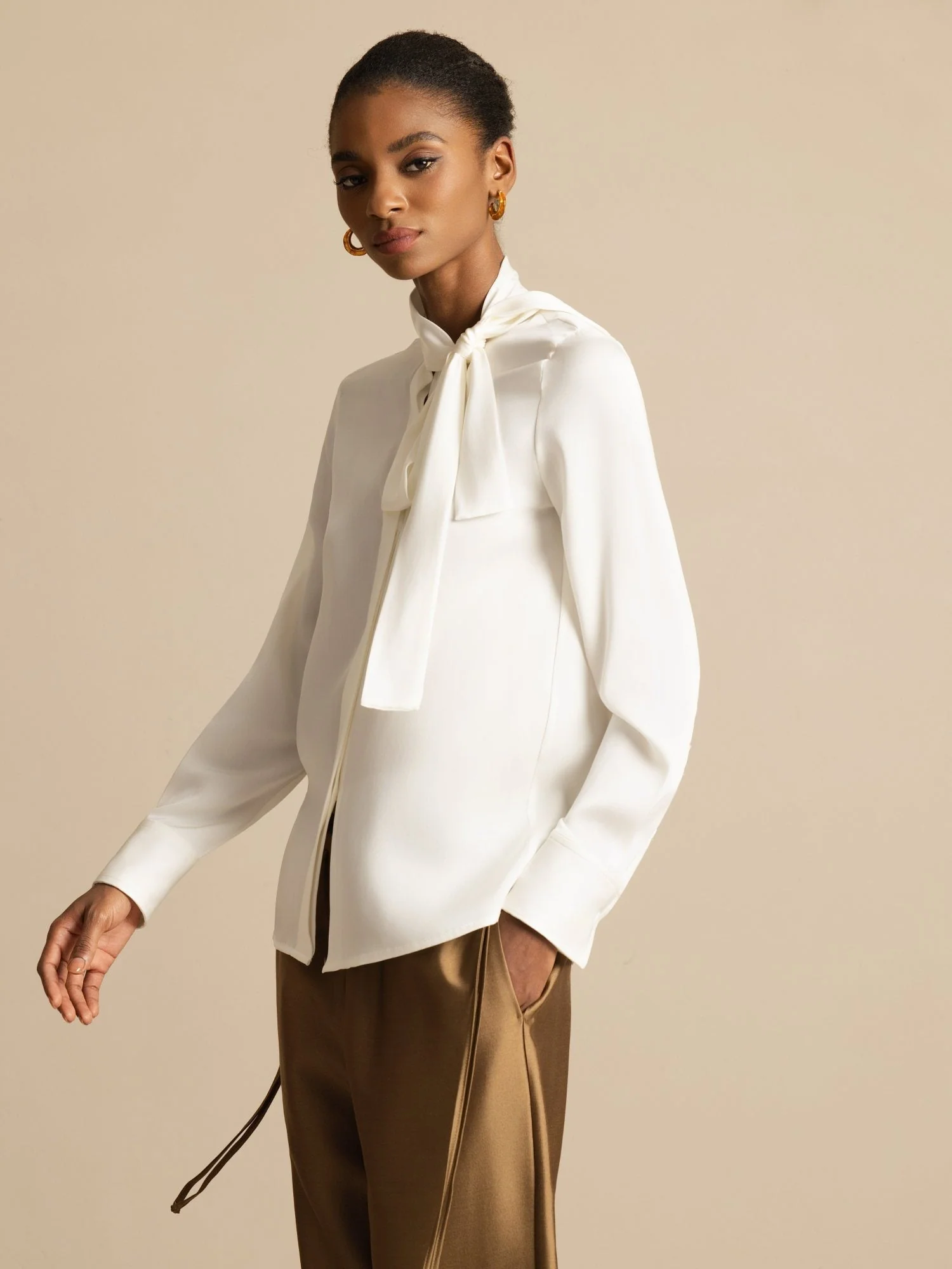 19Momme Silke Dame Tie Neck Langærmet Bluse - Image 6