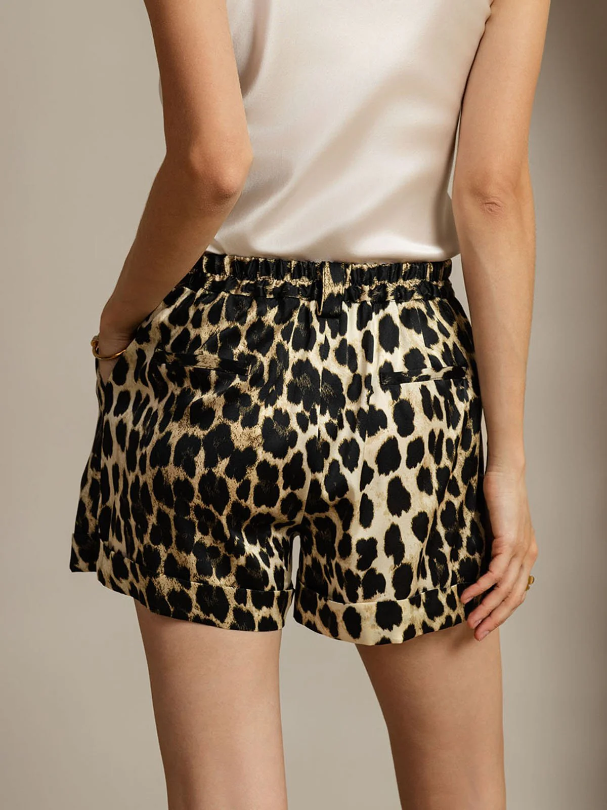19Momme Dame Silke Shorts Med Leopardsmønster Omslag Og Sidelommer - Image 2