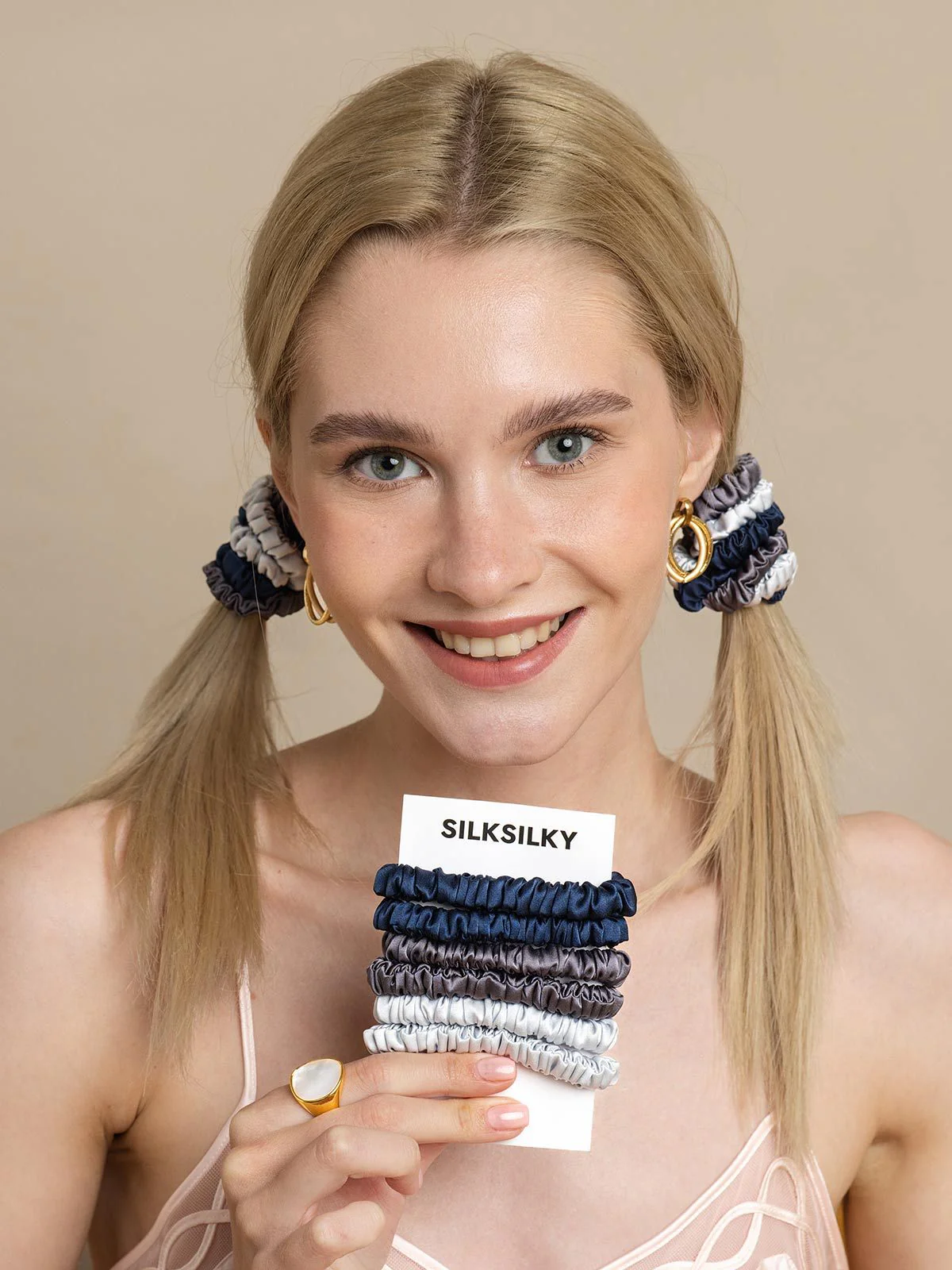 6 Stykker Ren Silke Scrunchies– Regular – 1 cm - Image 13