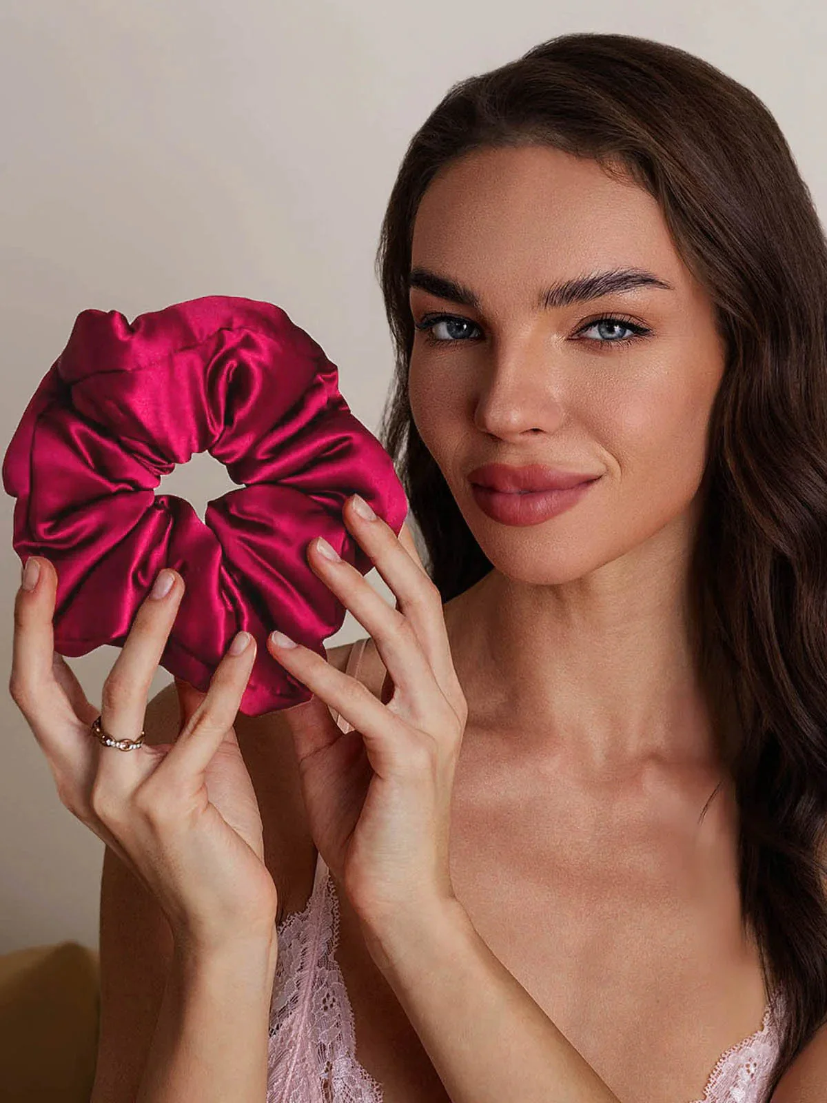 Ren Silke Blød Oversized Hår Scrunchie - 8cm
